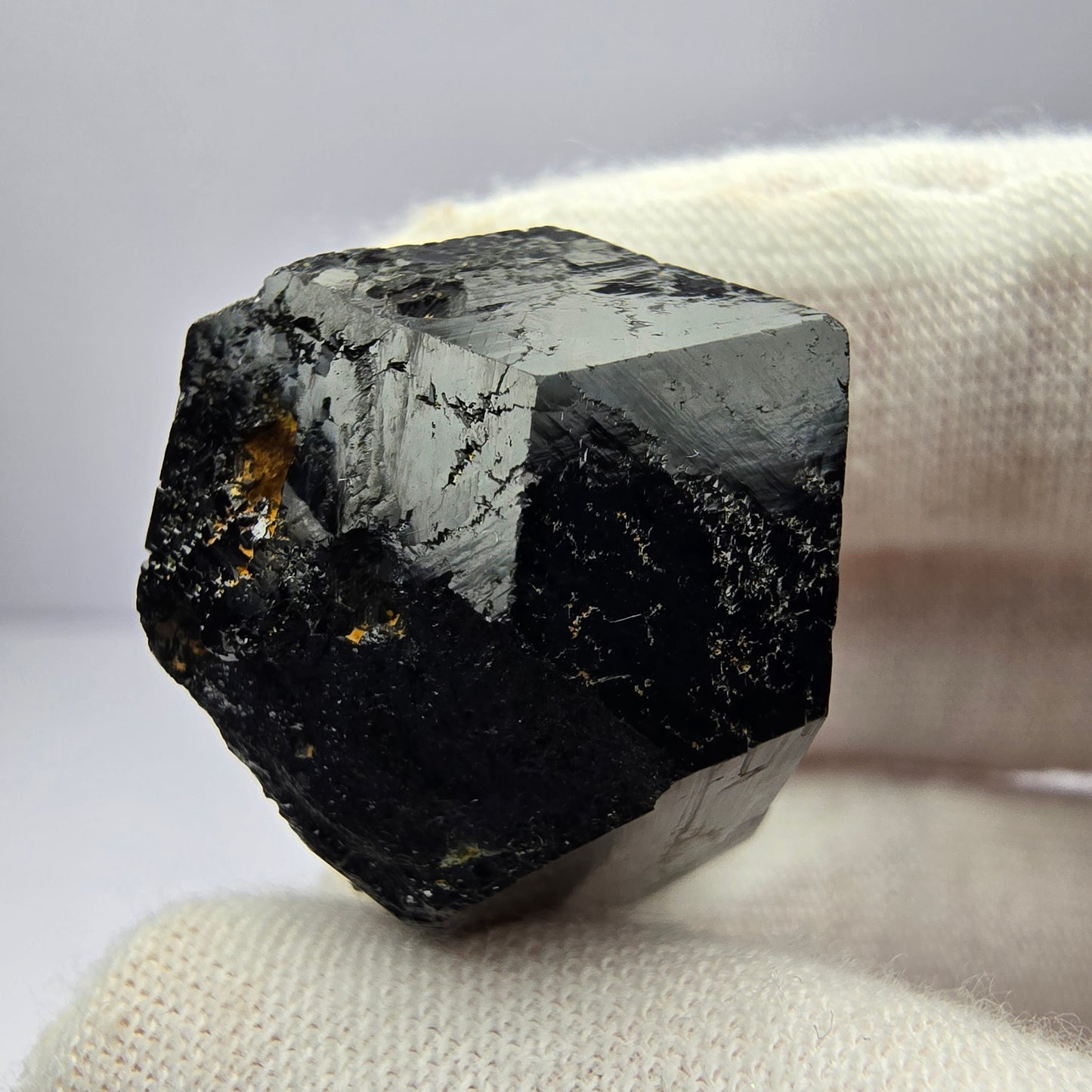 Symmetrischer Schörl Turmalin schwarz glänzend Erongo, Namibia 28*21*19mm