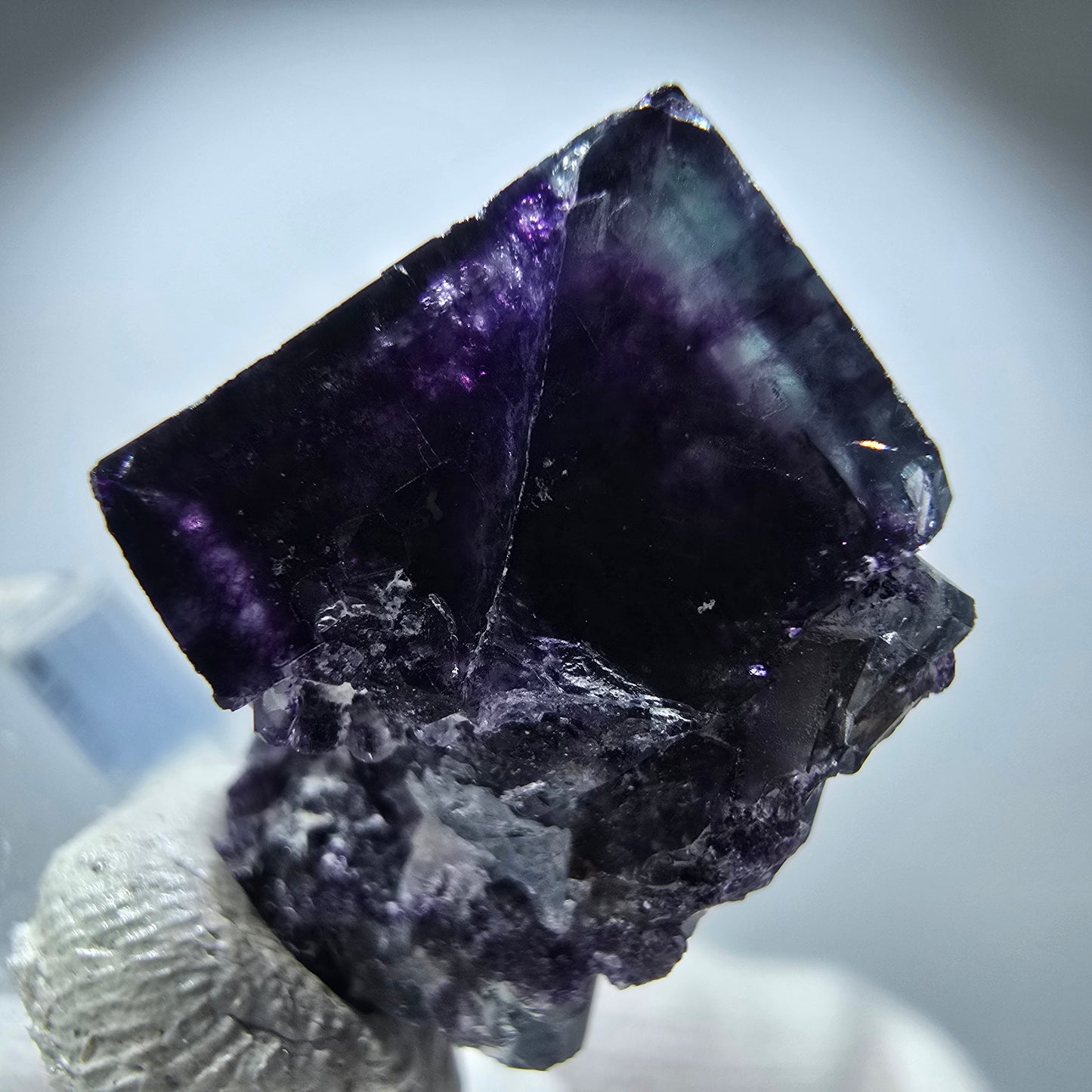 Spécimen rare de cube de fluorite fantôme, vert zonal et violet, Okorusu, Namibie, 25 x 18 x 14 mm