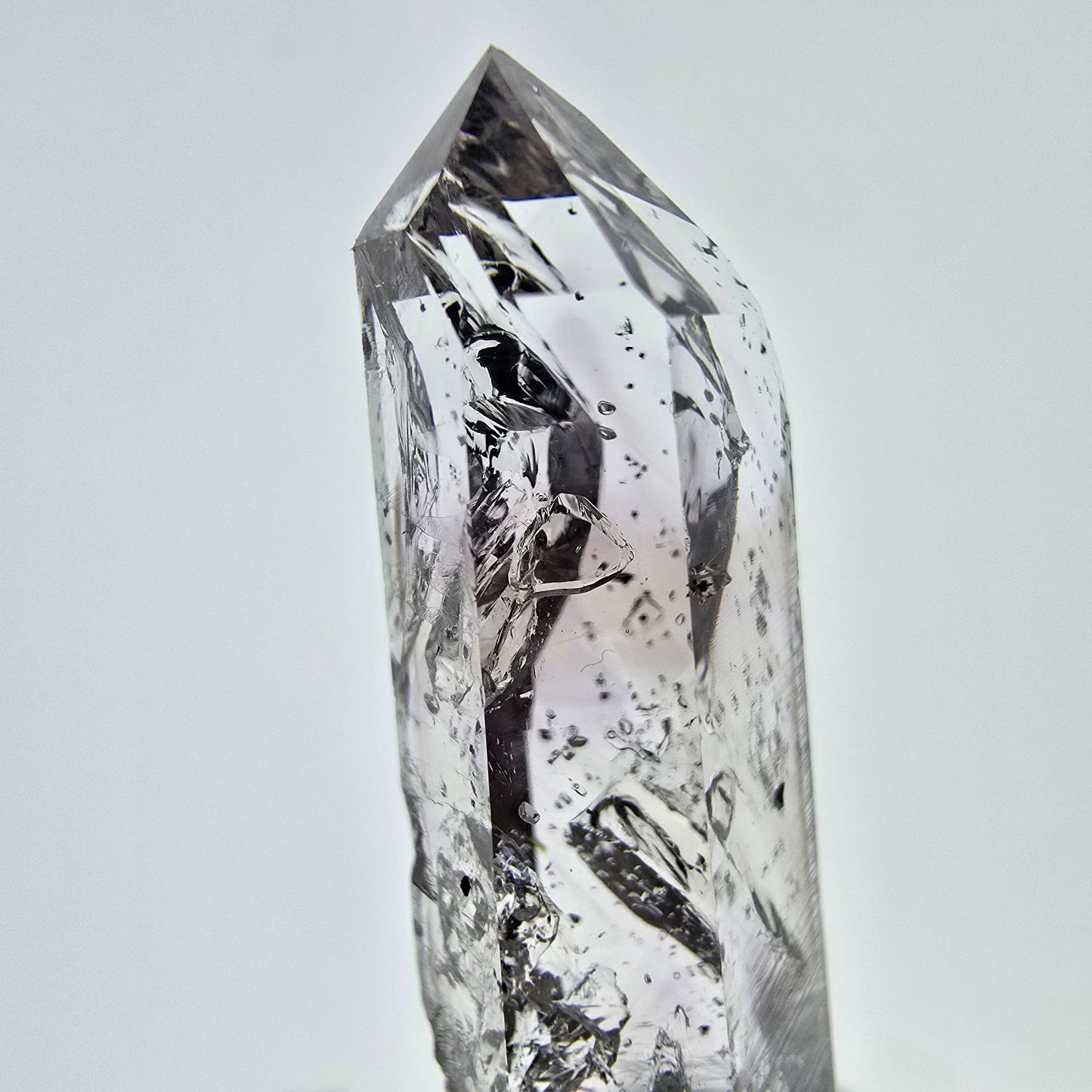 Quartz fumé fantôme Enhydro avec hématite, mine Bubble Streep, Namibie, 39 x 12 x 9 mm