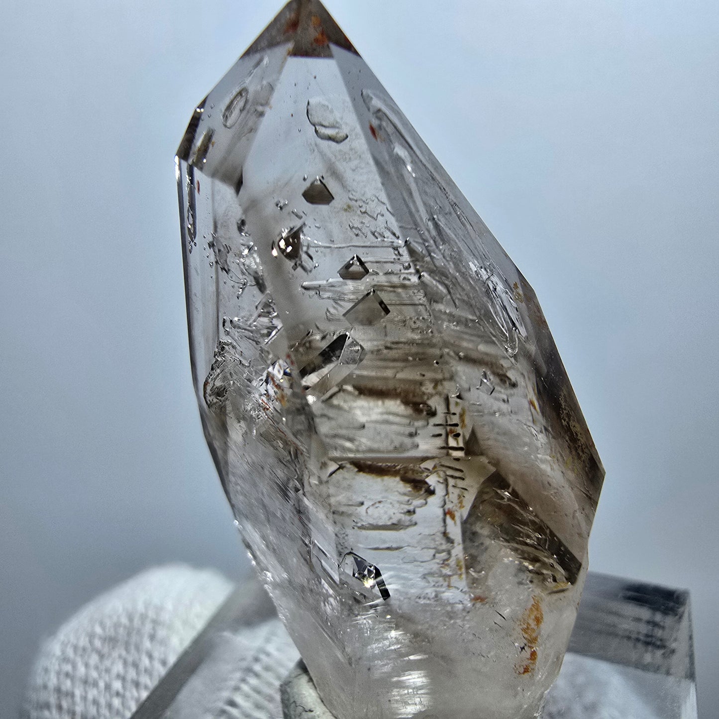 Sceptre en quartz fumé fantôme Enhydro, 1x Bubble Goboboseb, Namibie 36 x 20 x 17 mm