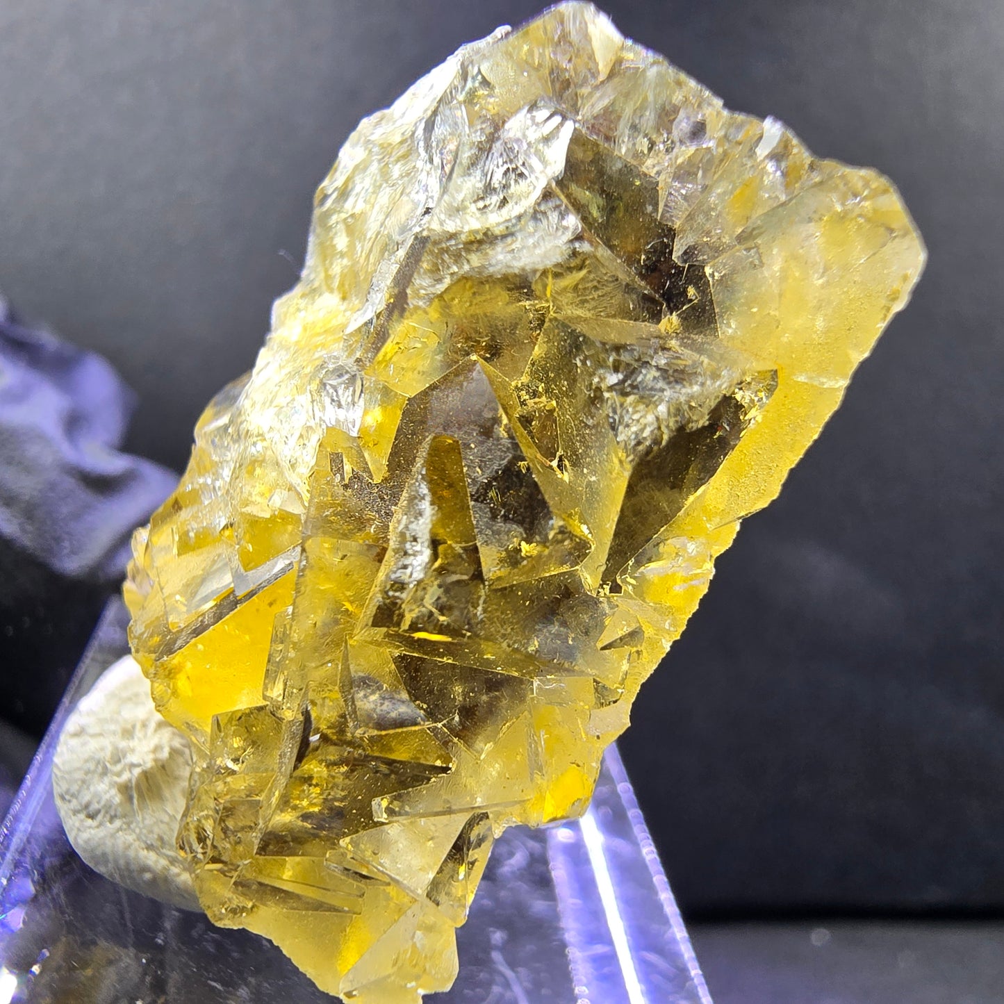 Seltene Honey Pocket Phantom Fluorit XX Würfel Stufe 30*28*14mm Okorusu, Namibia