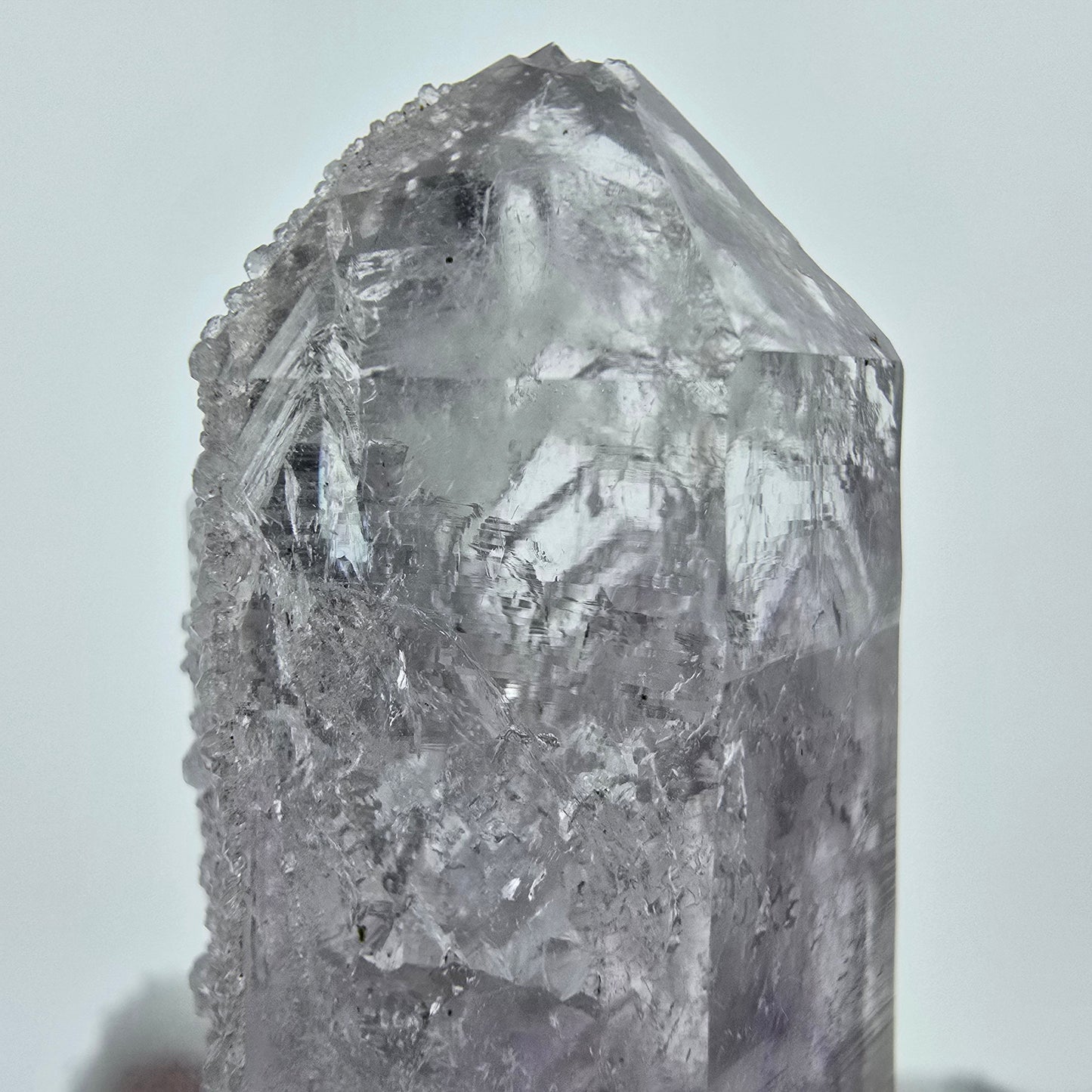 Harlekin Phantom Amethyst mit Analcim Streep Mine Goboboseb Namibia 47*21*19mm