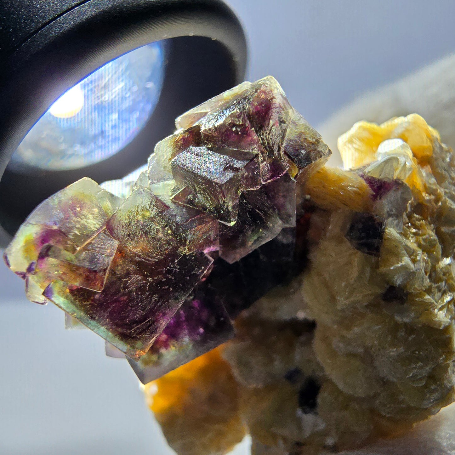 Cubes de fluorite fantôme colorés, spécimen de muscovite, Erongo, Namibie, 43 x 35 x 25 mm
