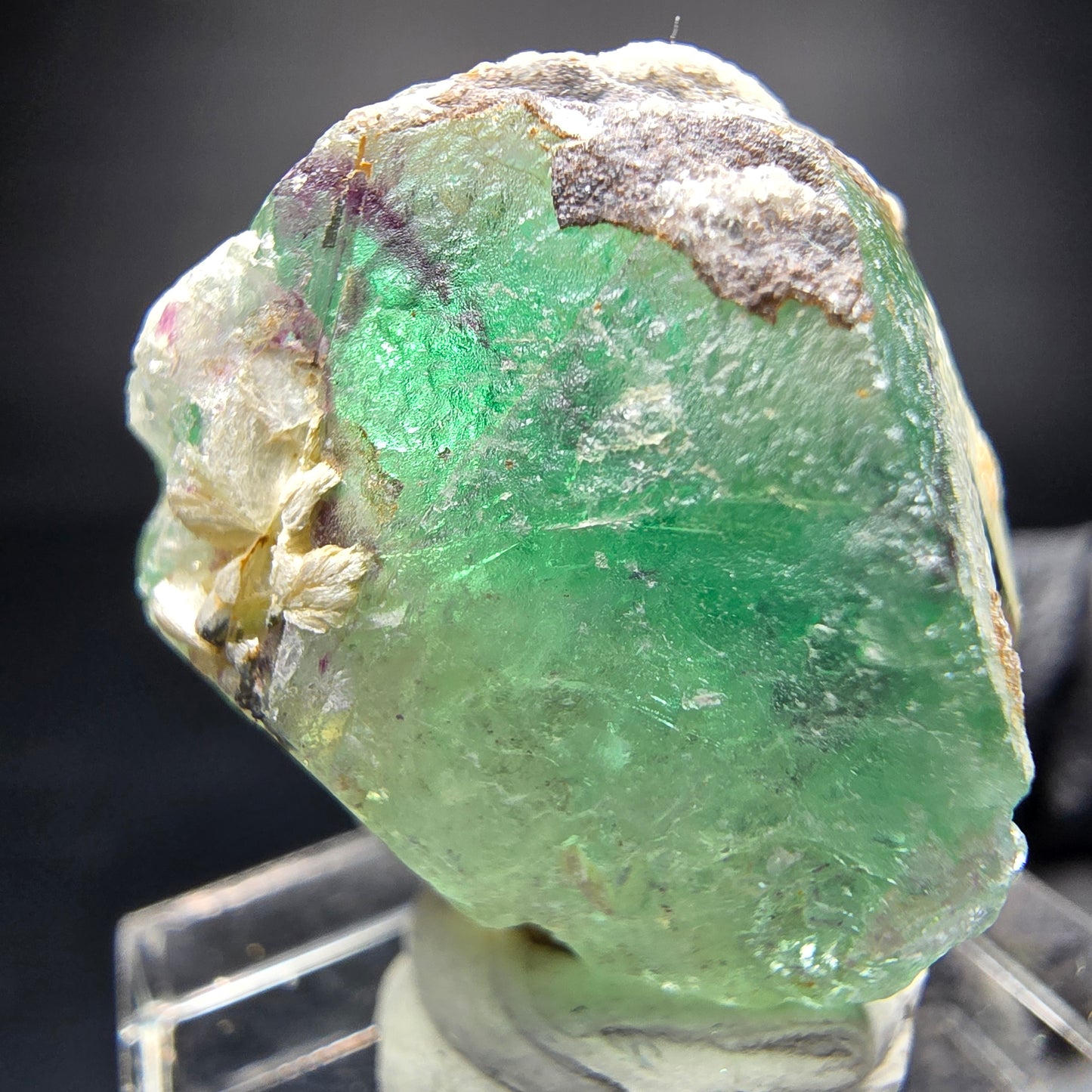 Klarer Phantom Fluorit Würfel lila grün mit Hyalit Erongo Namibia 31*28*22mm
