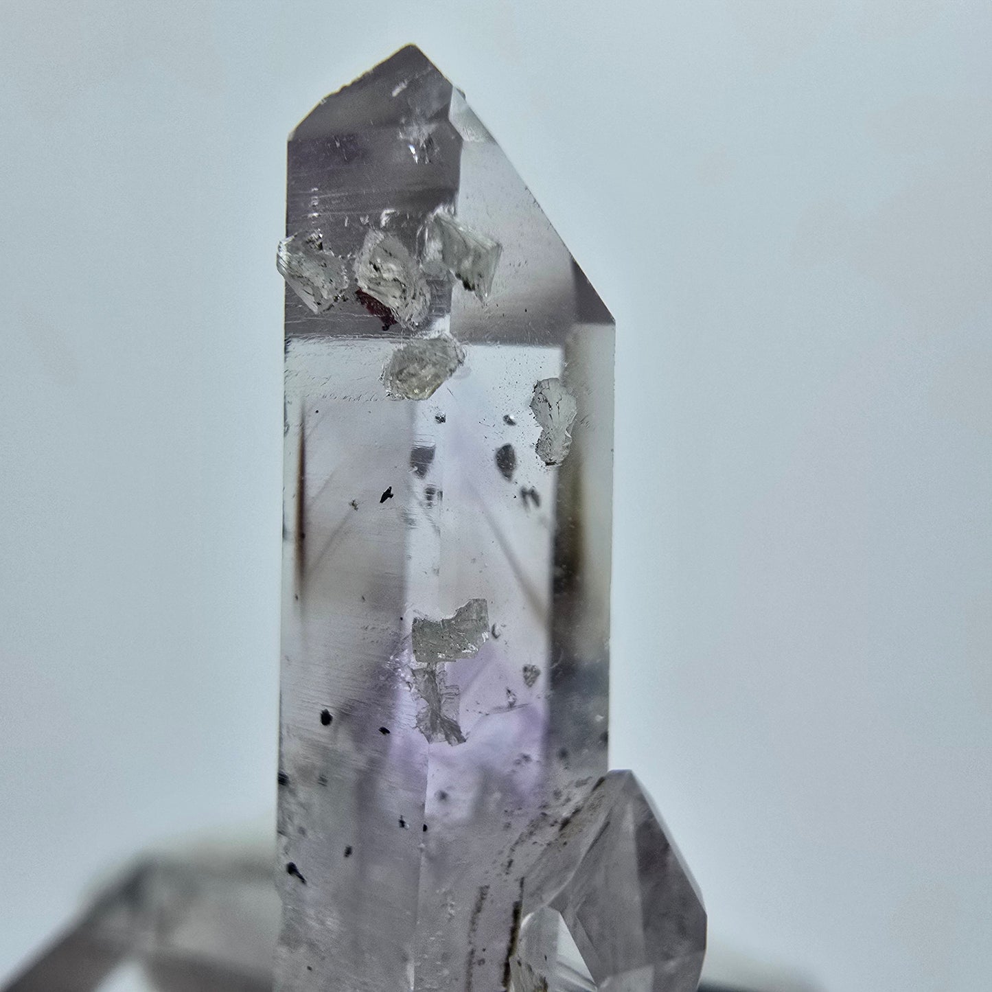Harlekin Phantom Amethyst mit Prehnit Streep Mine Goboboseb Namibia 30*11*9mm