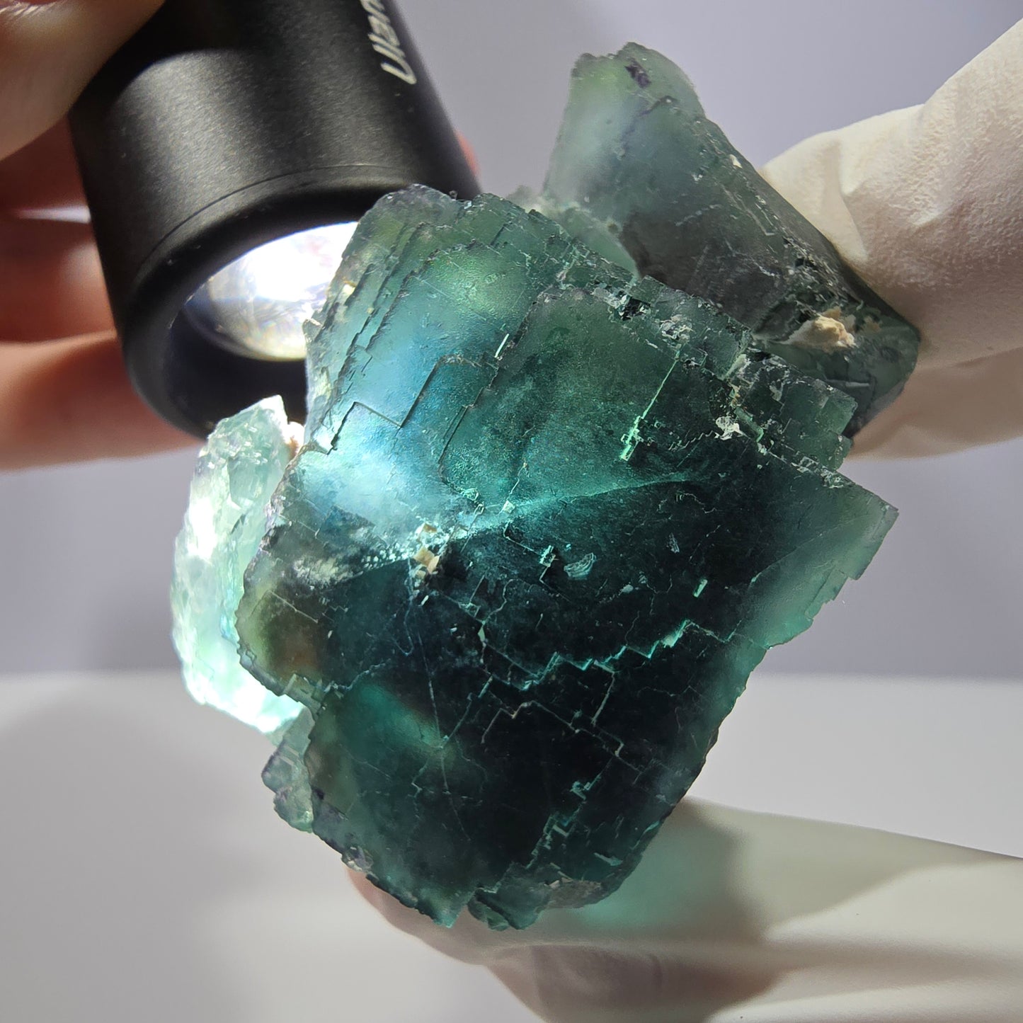 Spécimen de cube de fluorite fantôme, parqueté vert violet Okorusu, Namibie 56*46*43 mm