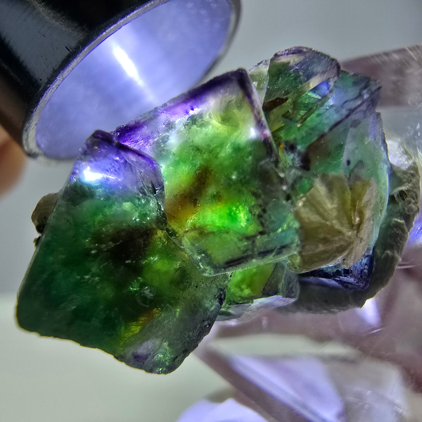 Cube de fluorite fantôme, zonal, spécimen de muscovite, Erongo, Namibie, 24 x 14 x 13 mm