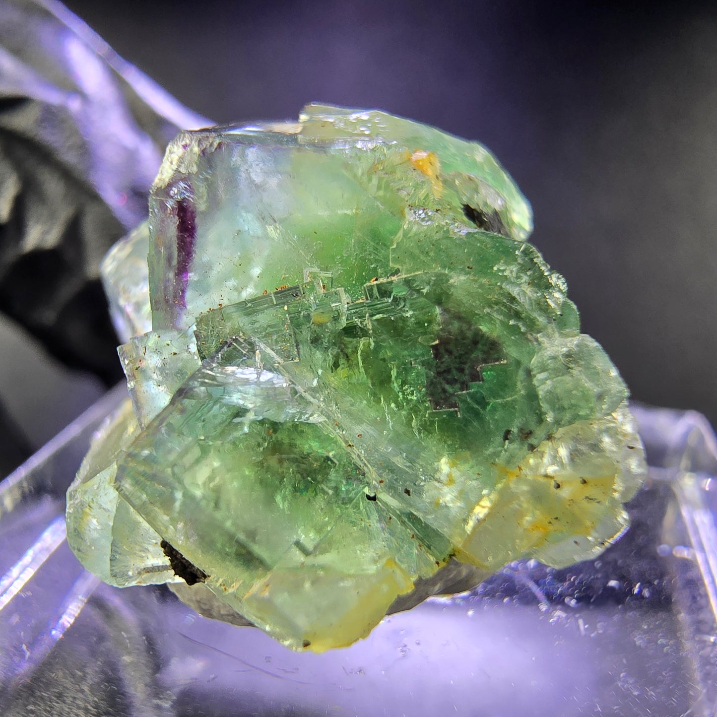 Klare Phantom Fluorit XX Würfel Stufe grün lila 21*20*11mm aus Okorusu, Namibia