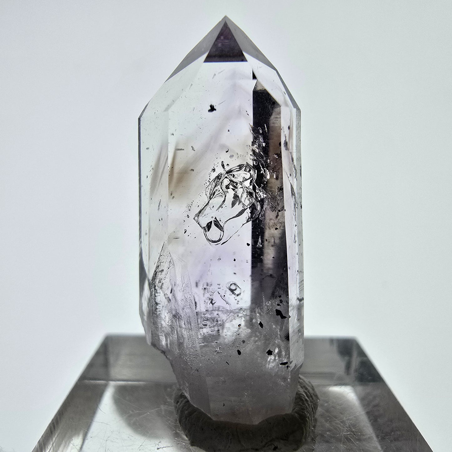 Améthyste fantôme Enhydro avec hématite Streep Mine, Goboboseb, Namibie 31 x 13 x 9 mm