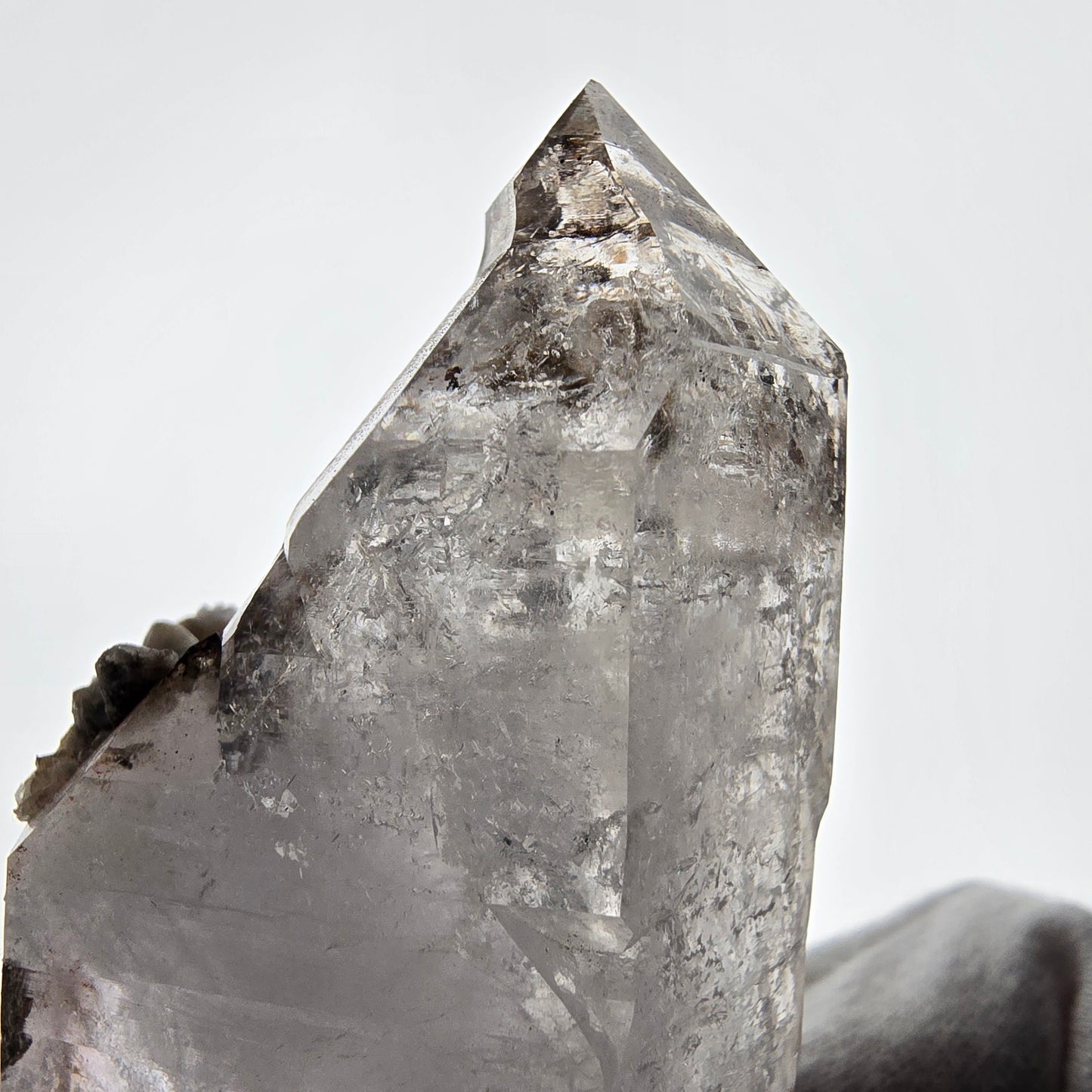 Quartz fumé squelette Enhydro DT, calcite UV, 2x Bubble Valentine Pocket, Namibie 91 x 45 x 27 mm