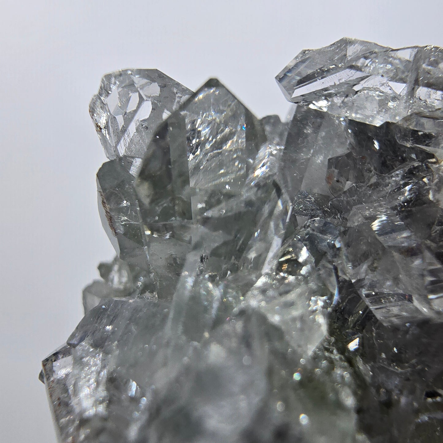 Quartz Harlequin Starburst, spécimen de préhnite, mine Streep, Goboboseb, Namibie, 44 x 39 x 25 mm