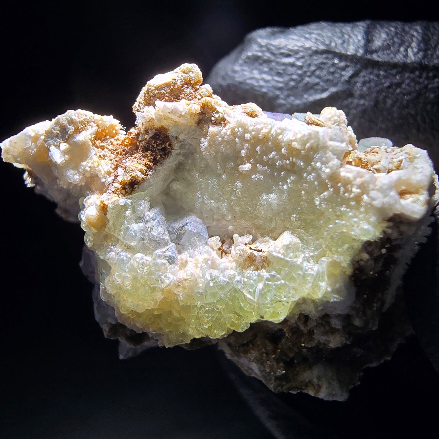 Zonare Fluorit, Muskovit, Hyalit, Orthoklas Stufe Erongo Namibia 58*31*21mm