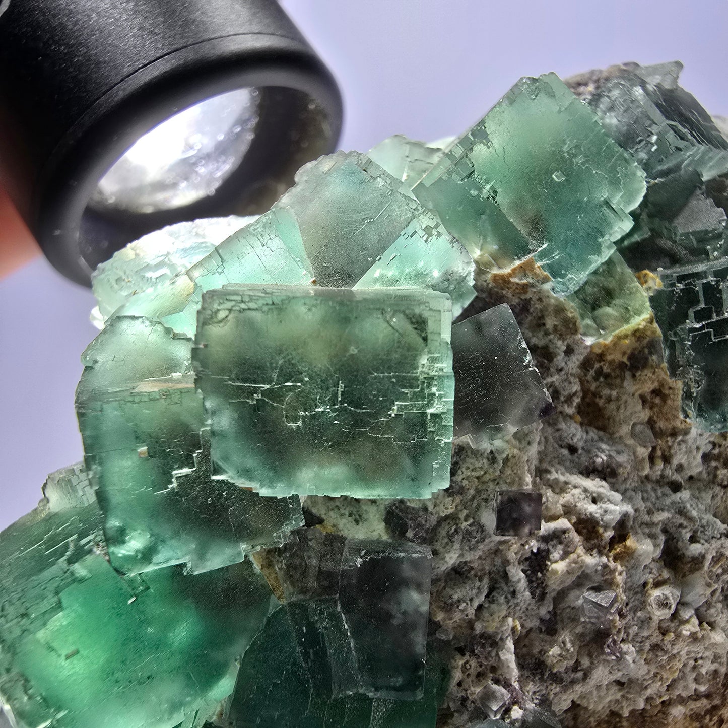 Grand spécimen de cube de fluorite fantôme, parqueté zonal Okorusu Namibie 99*62*47mm