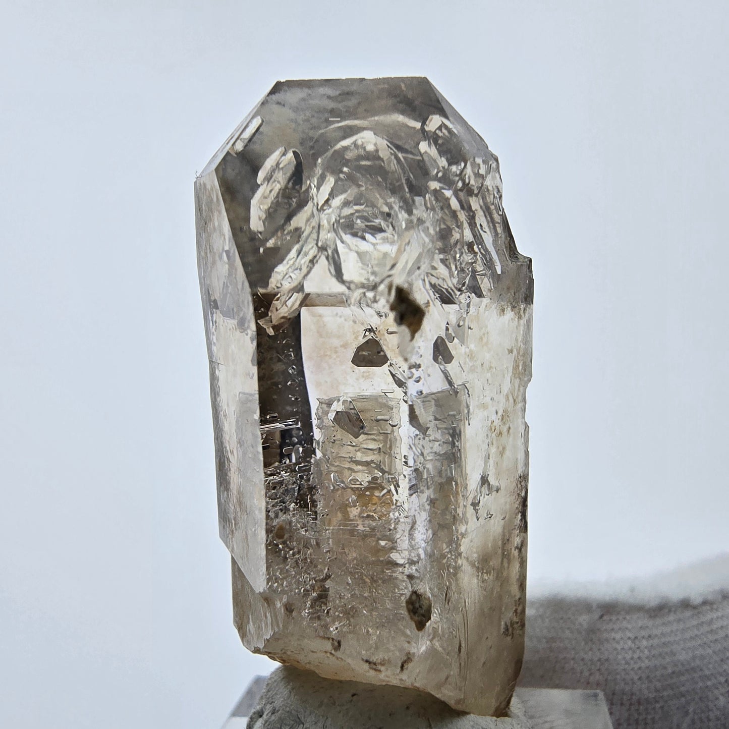 Rare Enhydro Phantom Smoky Quartz Point 3x Bubble Goboboseb, Namibie 45*21*14mm