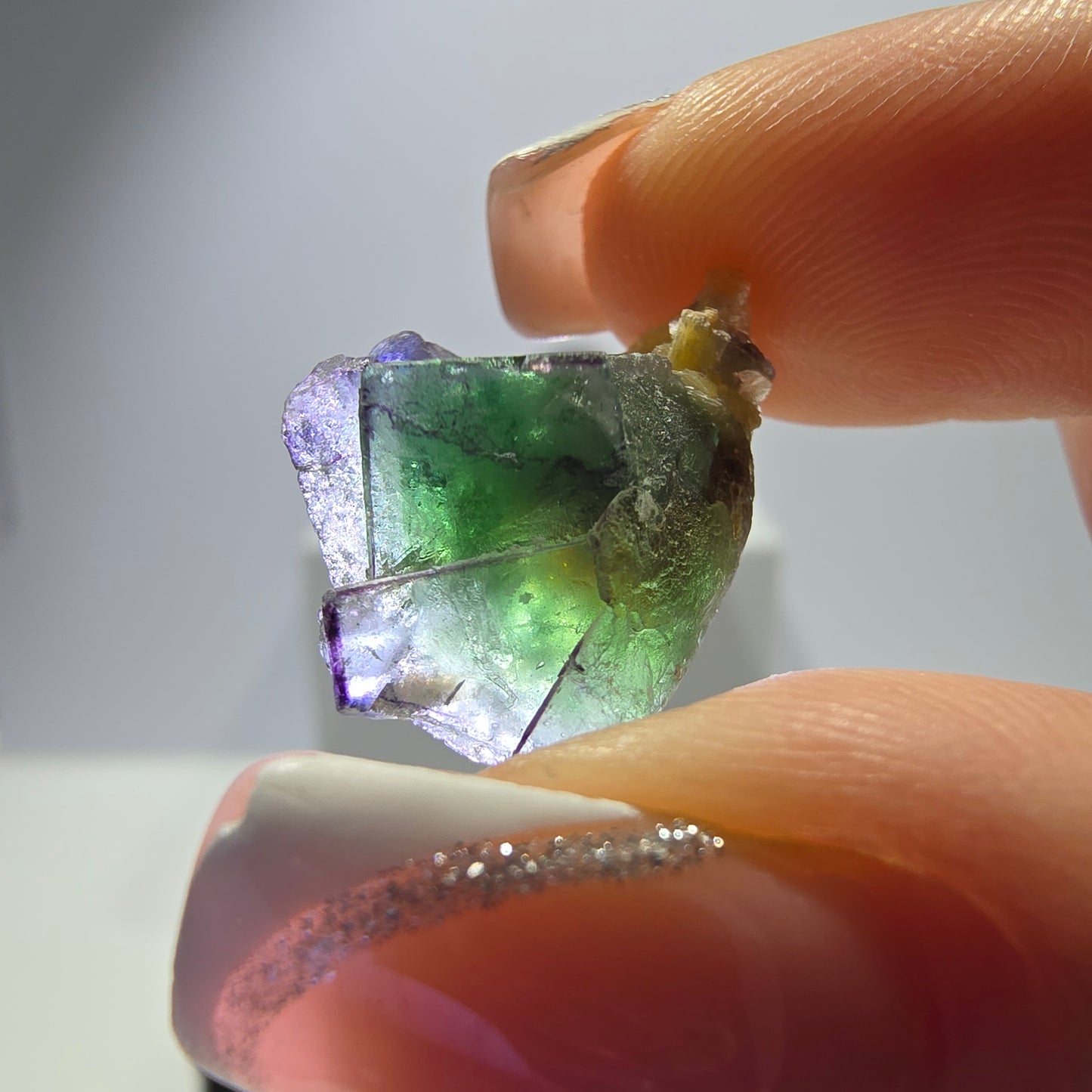 Lot de 16 fluorites fantômes, hyalites, tourmalines Schörl, muscovites, Erongo, Namibie