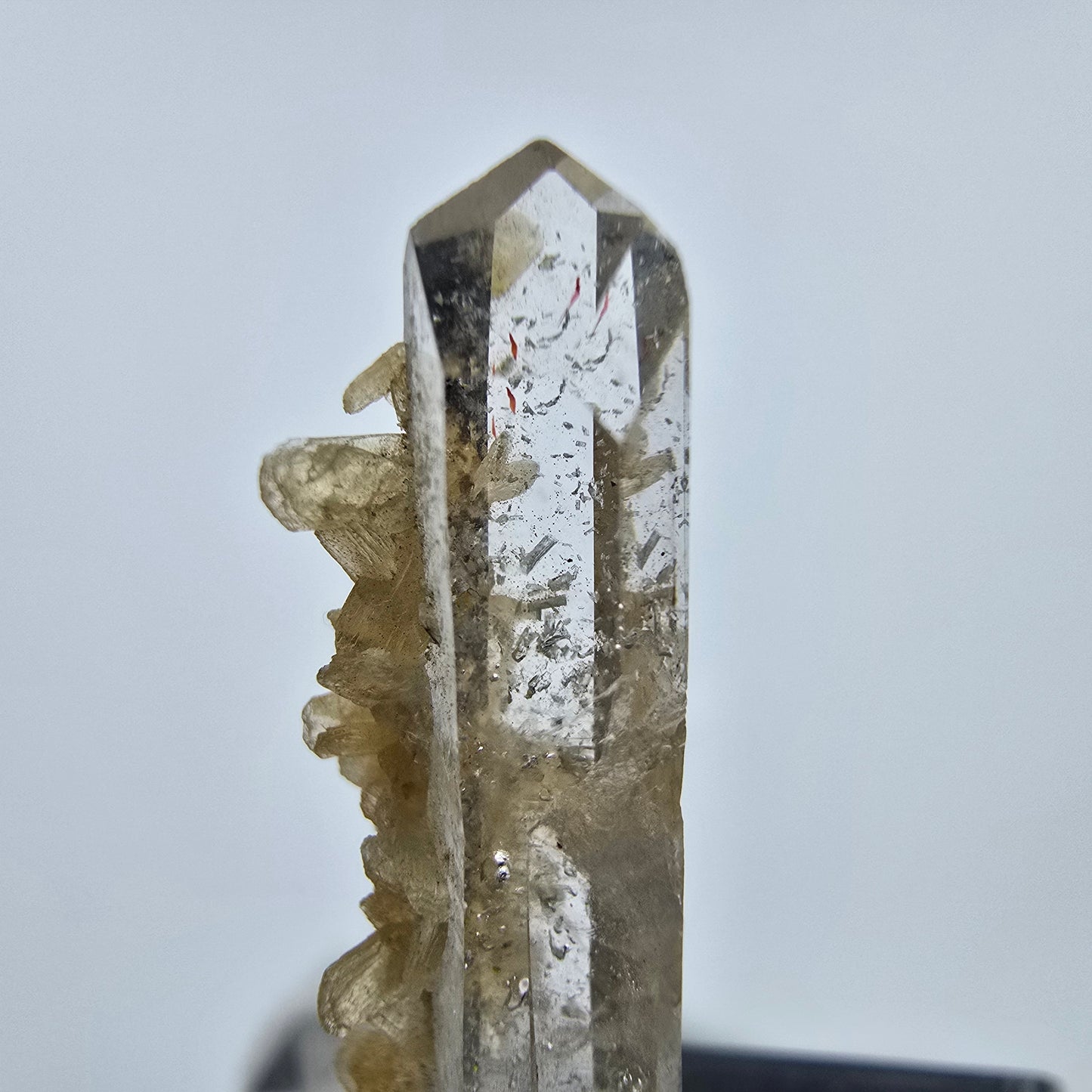 Cristal de quartz fumé Harlequin Phantom avec stilbite Goboboseb, Namibie 31*9*8mm