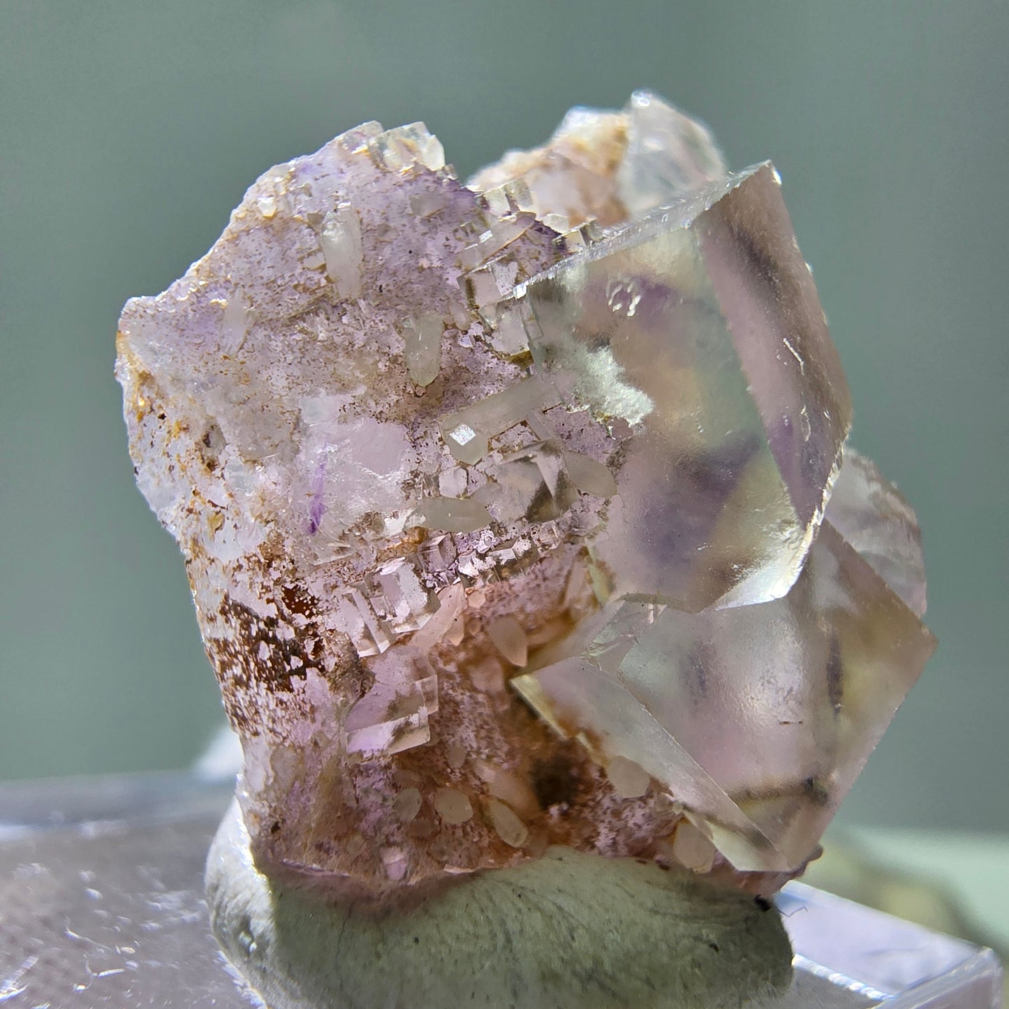 Seltene UV Phantom Fluorit Würfel, Quarz Stufe Brandberg, Namibia 25*22*12mm