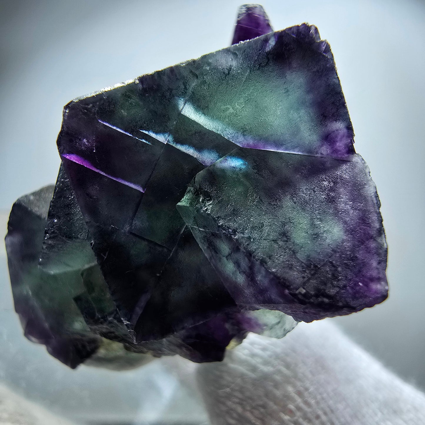 Spécimen rare de cube de fluorite fantôme, vert zonal et violet, Okorusu, Namibie, 34 x 26 x 17 mm