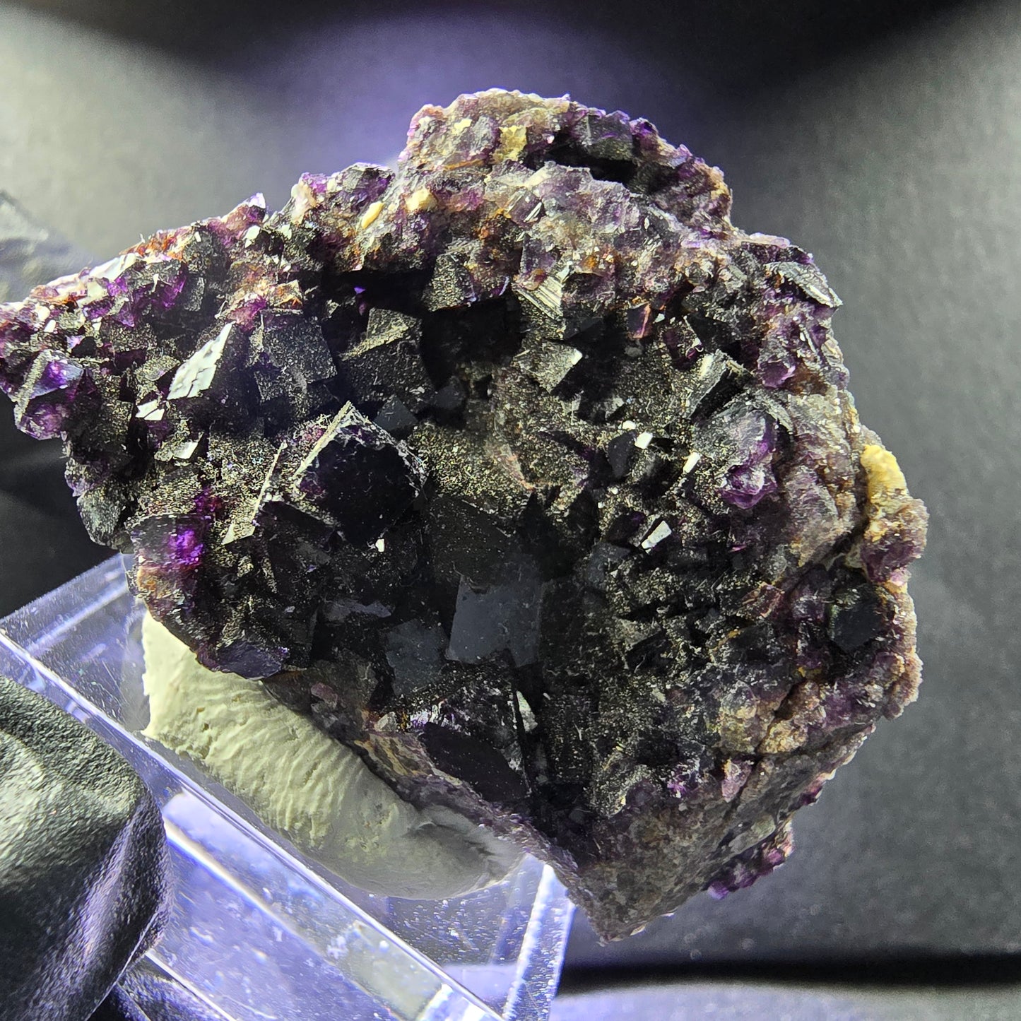 Seltene Fluorit Würfel Stufe lila 43*34*20mm Okorusu, Namibia Mineraliensammlung