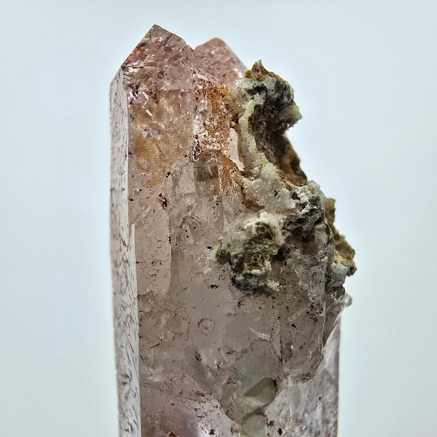 Großer Harlekin Phantom Amethyst DT Kristall Goboboseb, Namibia 71*23*19mm