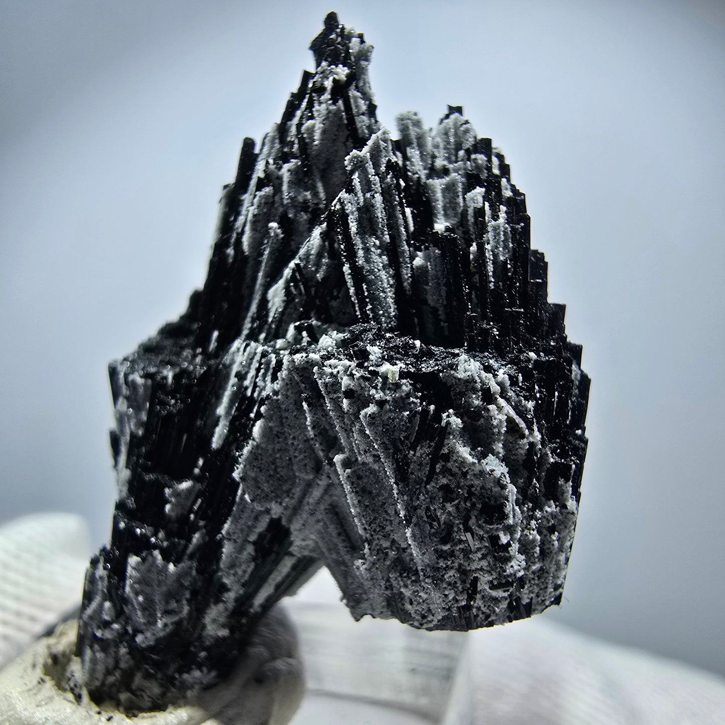 Magnifique spécimen de tourmaline Schorl et de quartz, Erongo, Namibie, 37 x 24 x 15 mm
