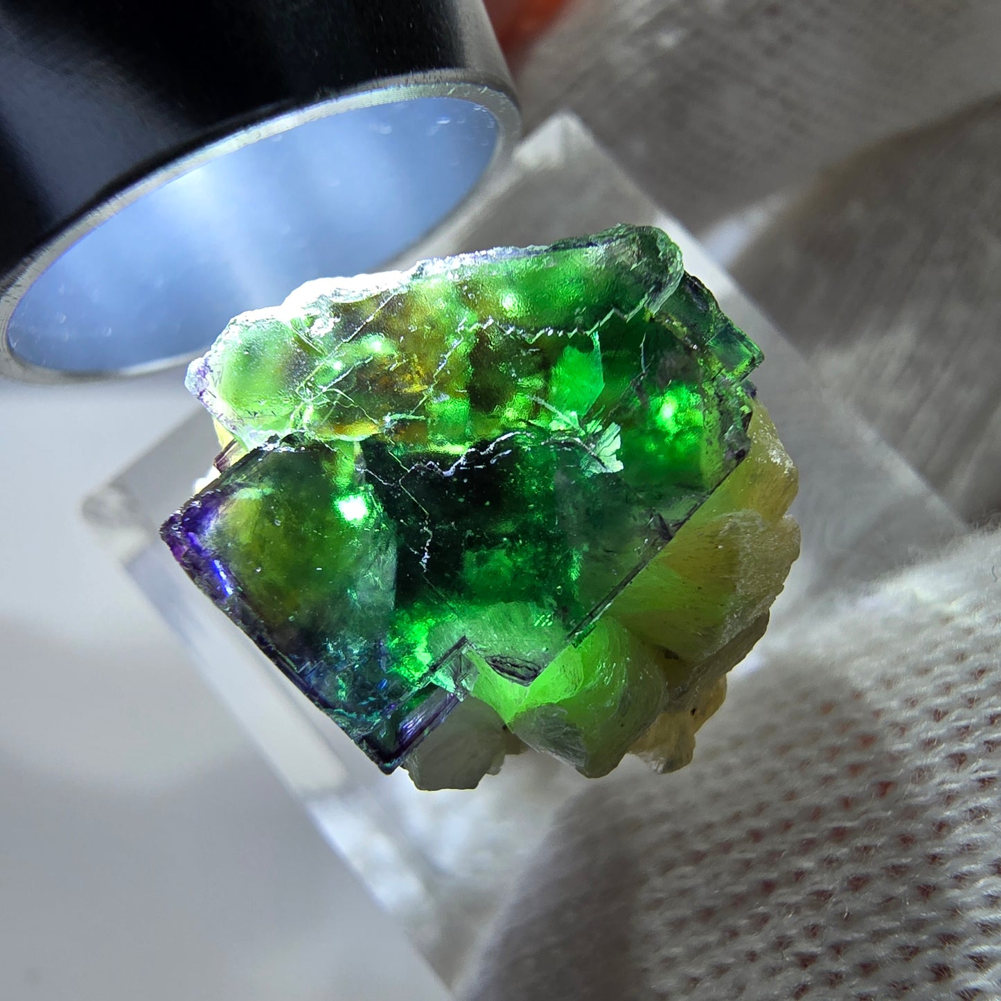 Cube de fluorite fantôme zonal, muscovite, spécimen d'hyalite, Erongo, Namibie, 18 x 19 x 17 mm