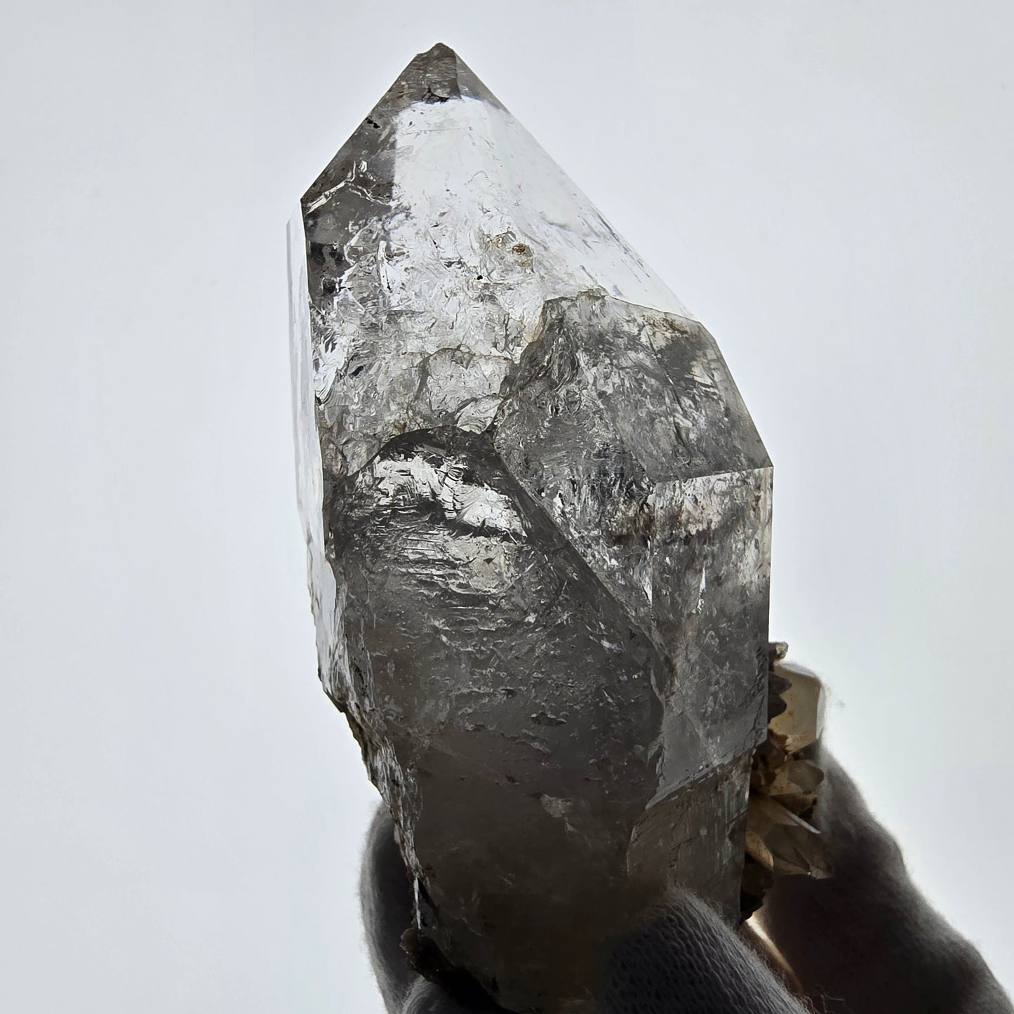 Sceptre squelette en quartz fumé Enhydro, calcite UV Valentine Pocket Goboboseb Namibie 99 x 56 x 45 mm