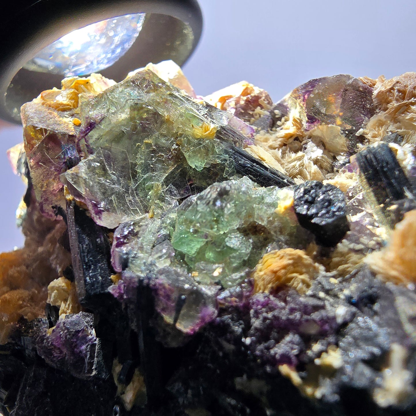 Spécimen de fluorite fantôme colorée, tourmaline scholle, muscovite, Erongo, Namibie, 91 x 57 x 38 mm