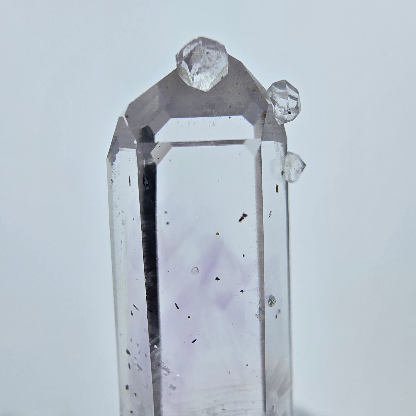 Phantom Amethyst mit Analcim, Hämatit Streep Mine, Goboboseb, Namibia 38*10*8mm