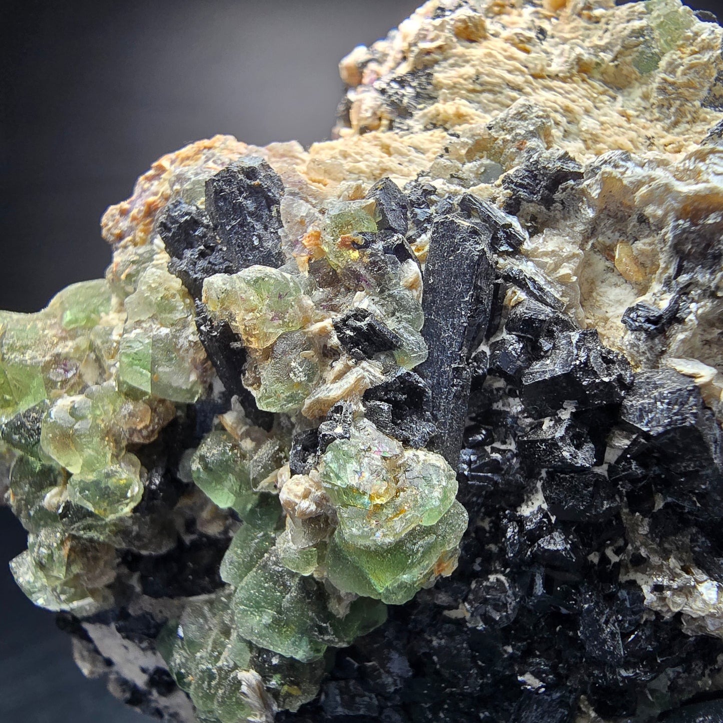 Grande fluorite fantôme, tourmaline Schörl, stade muscovite Erongo Namibie 82*51*58mm