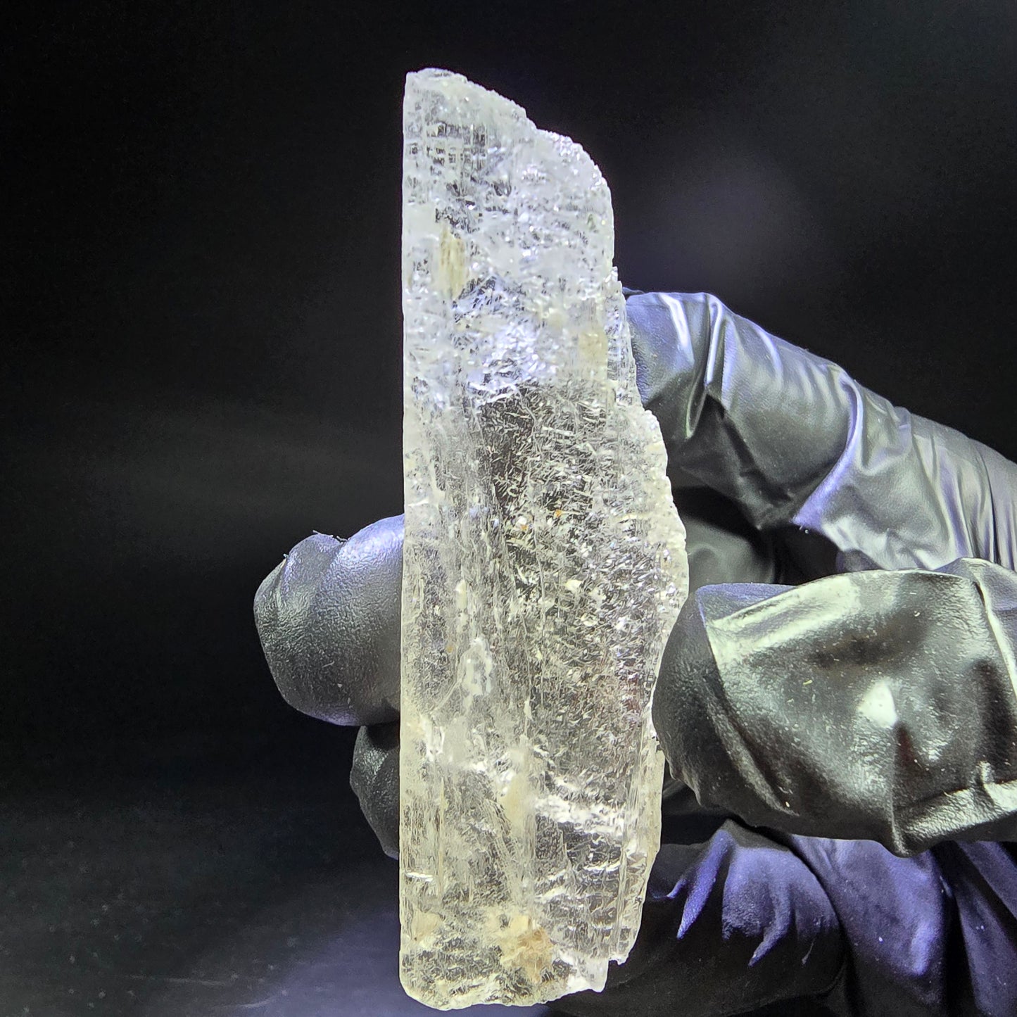 Seltener Kunzit Spodumen Kristall weiß UV Mineral 73*22*13mm Brasilien Sammlung