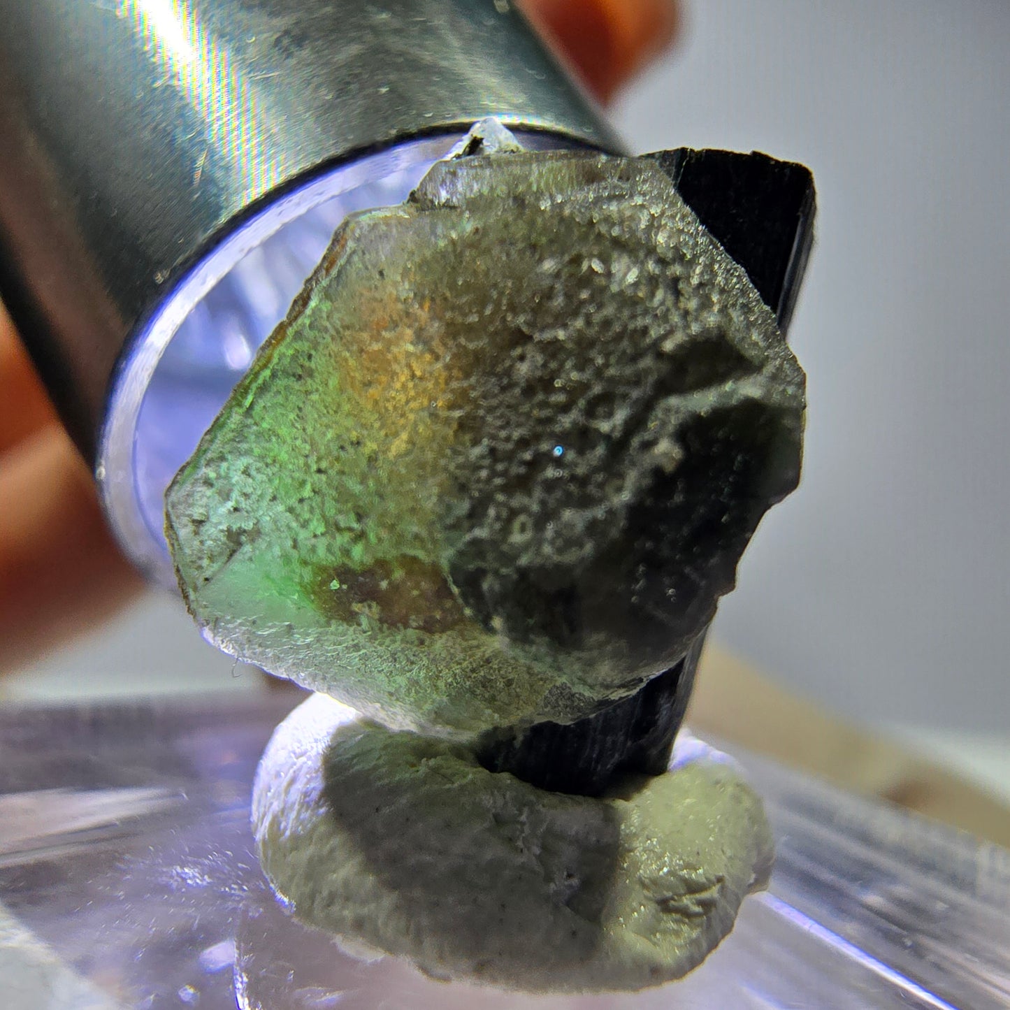 Cube hexagonal de fluorite fantôme, tourmaline Schorl d'Erongo, Namibie 16 x 14 x 13 mm
