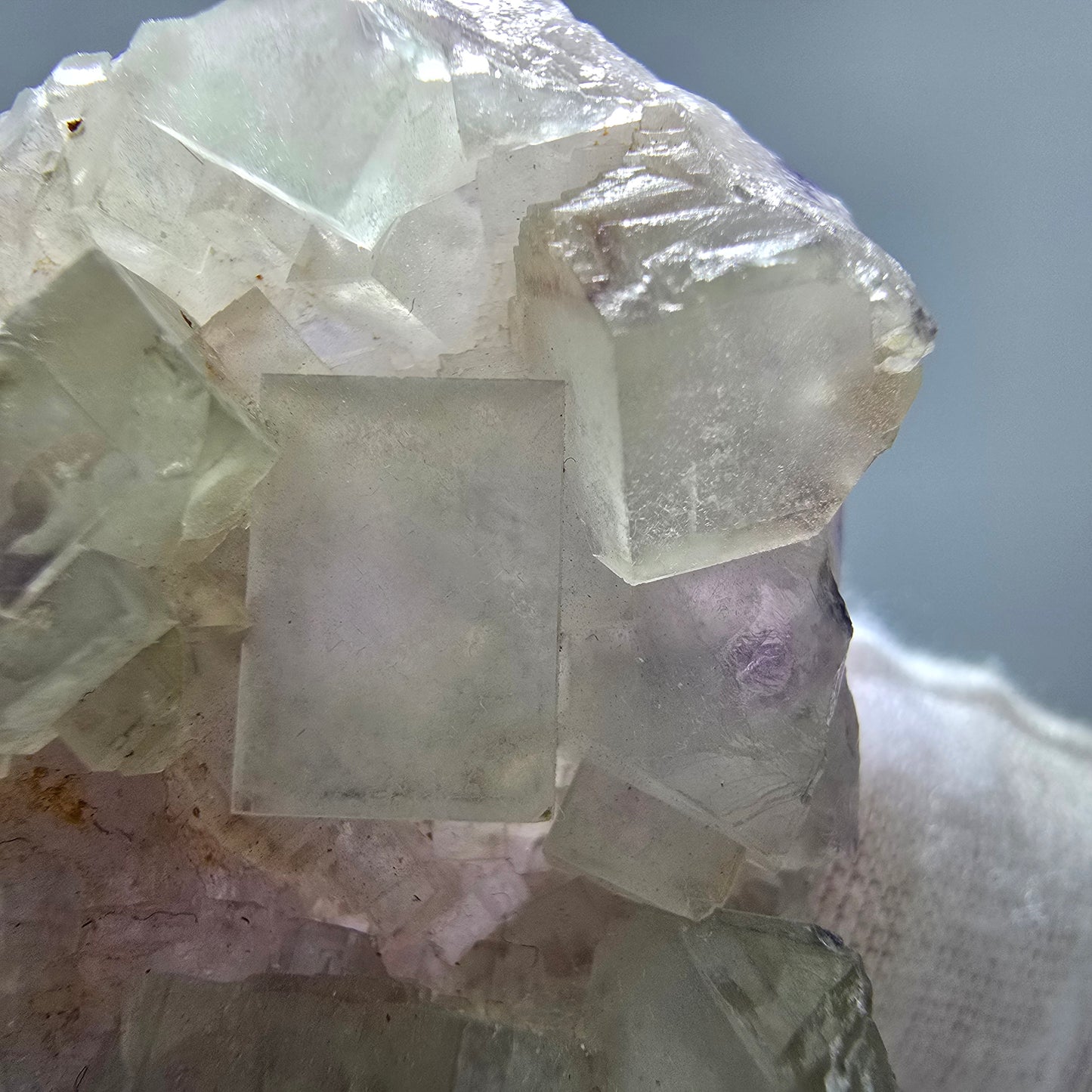 Seltene UV Phantom Fluorit Würfel Stufe grün lila Brandberg, Namibia 58*33*20mm