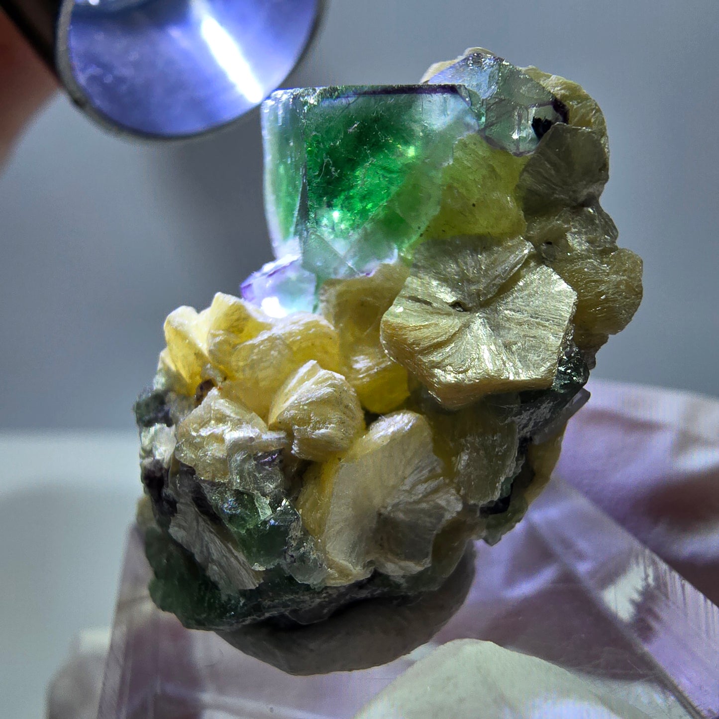Cube de fluorite fantôme, zonal, muscovite, spécimen de tourmaline Schorl, Erongo, Namibie, 35 x 21 x 20 mm