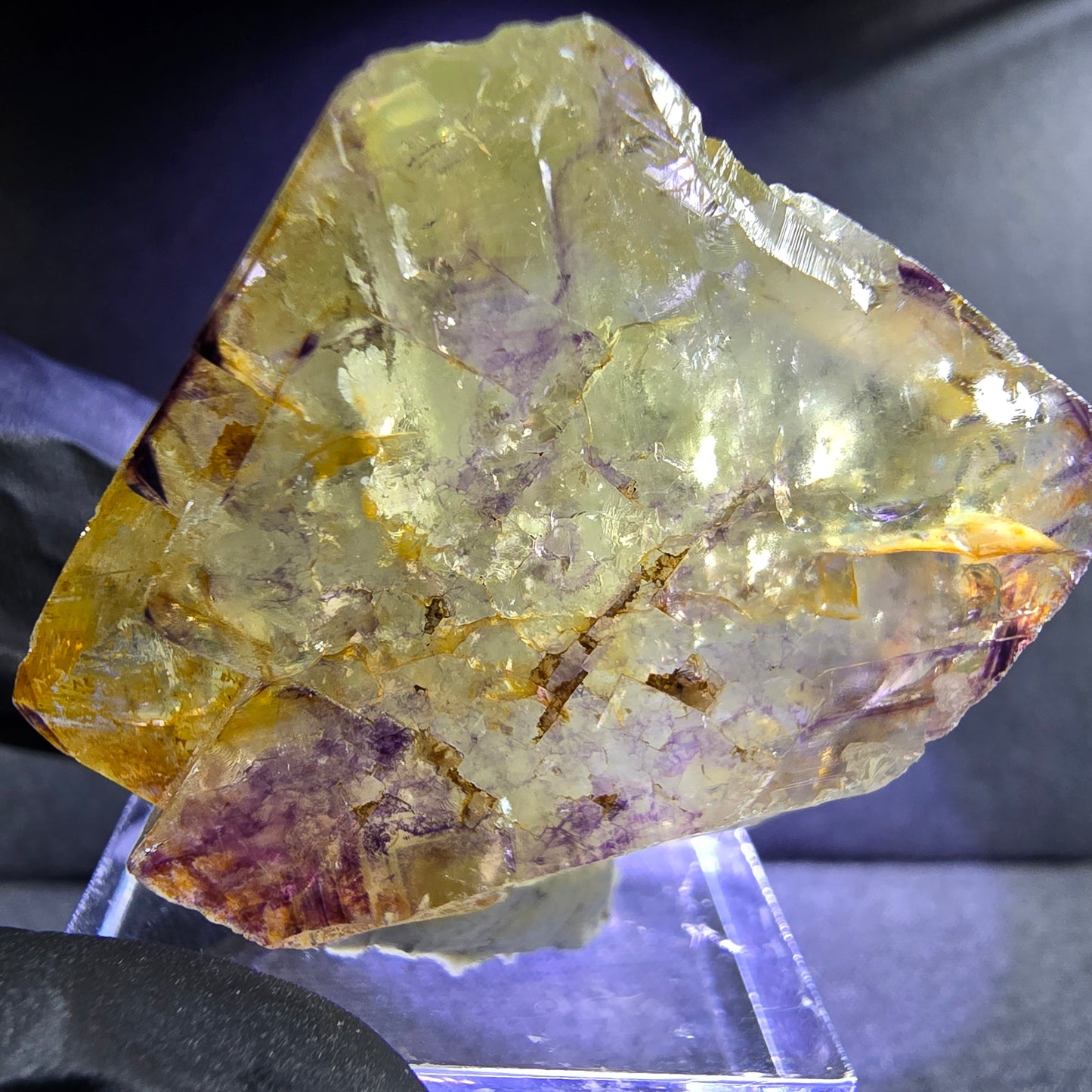 Klarer Phantom Honey Pocket Fluorit Würfel gelb lila 30*28*19mm Okorusu, Namibia
