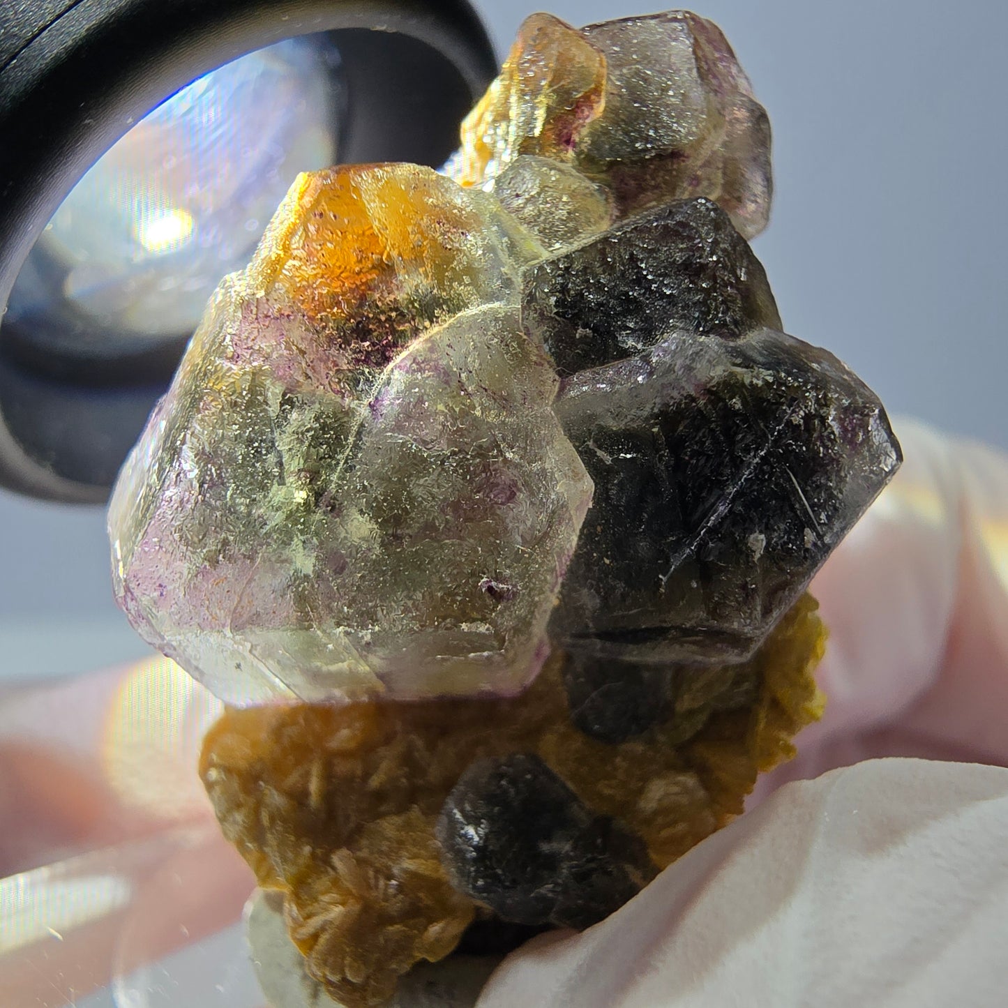 Cube hexagonal de fluorite fantôme, muscovite, tourmaline Schörl, Erongo, Namibie, 36 x 26 x 18 mm