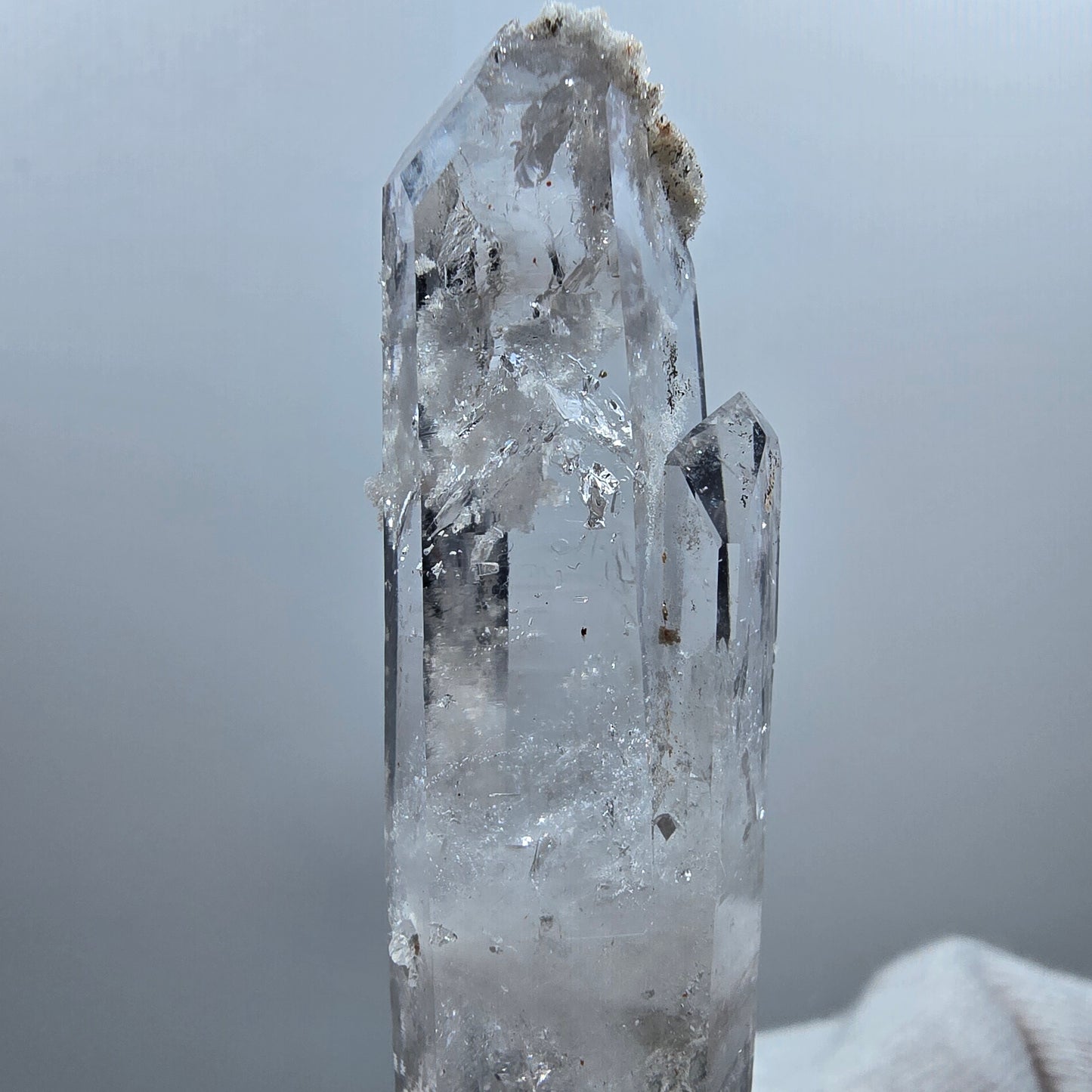 Quartz fumé lémurien Enhydro DT, quartz druze Valentine Pocket Goboboseb Namibie 69 x 17 x 13 mm