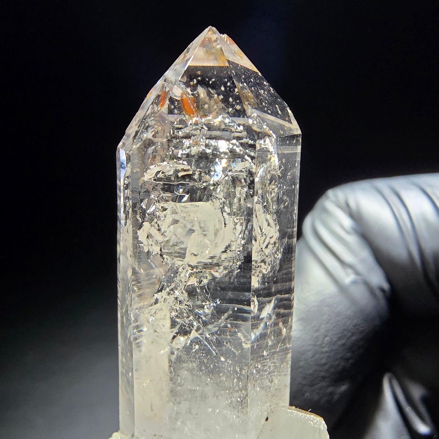 Klare Rauchquarz Spitze mit orangenem Eisen Goboboseb, Namibia 46*16*16mm
