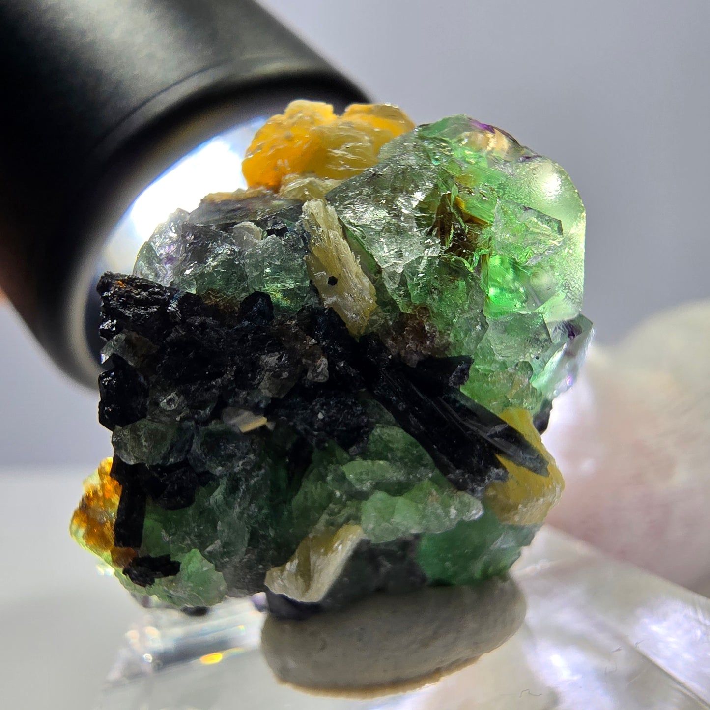 Spécimen de fluorite fantôme, tourmaline Schorl et quartz fumé, Erongo, Namibie, 30 x 22 x 22 mm