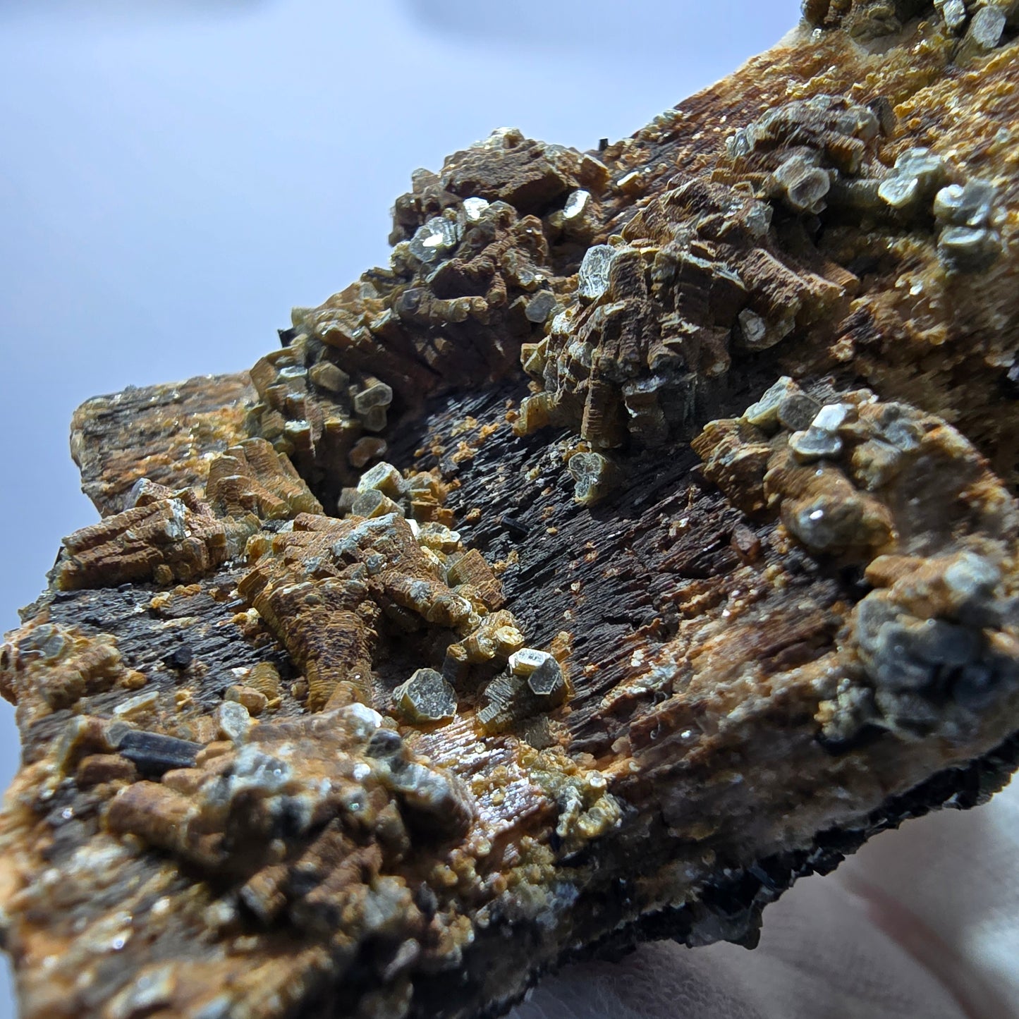 Tourmaline Schörl, muscovite, calcite UV, stade orthose Erongo, Namibie 82*55*45mm