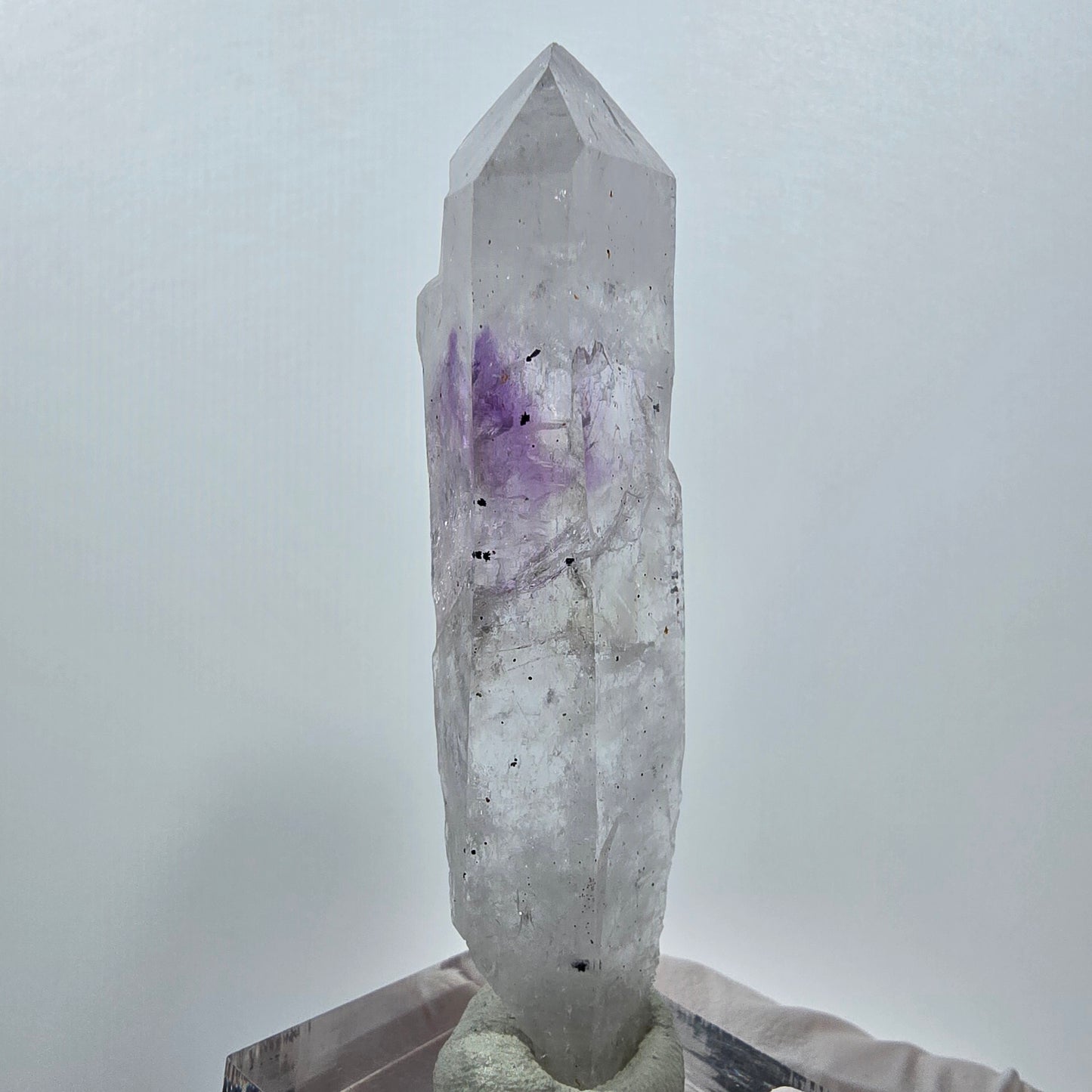 Améthyste fantôme squelette avec hématite, mine Streep, Goboboseb, Namibie, 66 x 16 x 12 mm