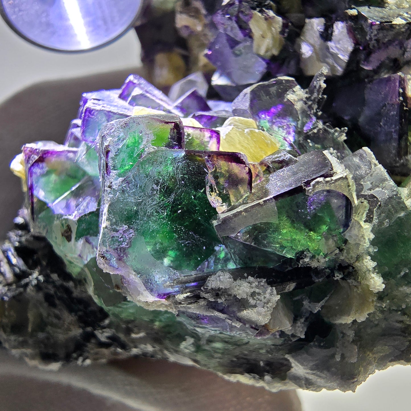 Fluorite fantôme XL, muscovite, hyalite, quartz fumé, tourmaline Schörl, Erongo, Namibie, 107 x 105 x 67 mm
