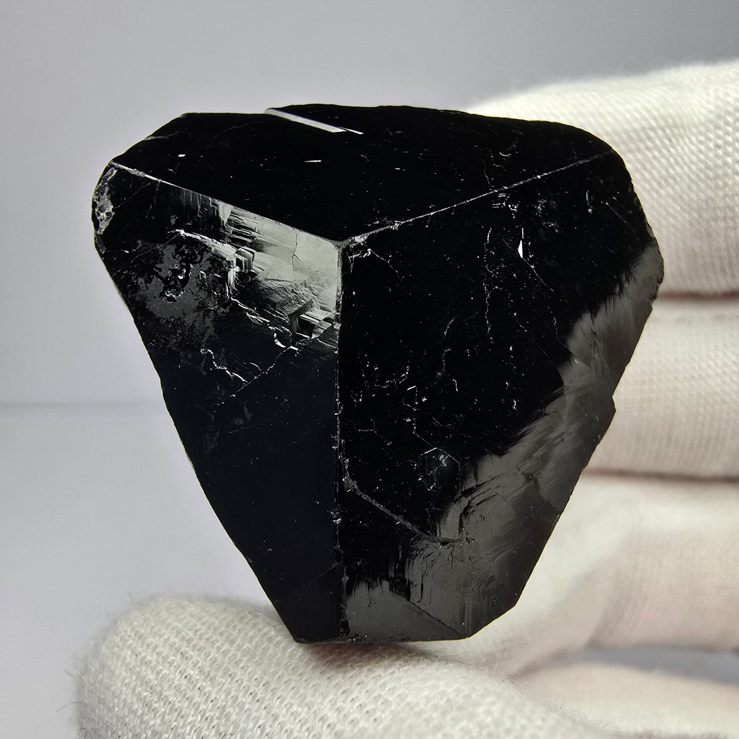 Symmetrischer Schörl Turmalin mit Hyalit Erongo, Namibia 34*31*26mm Sammlung
