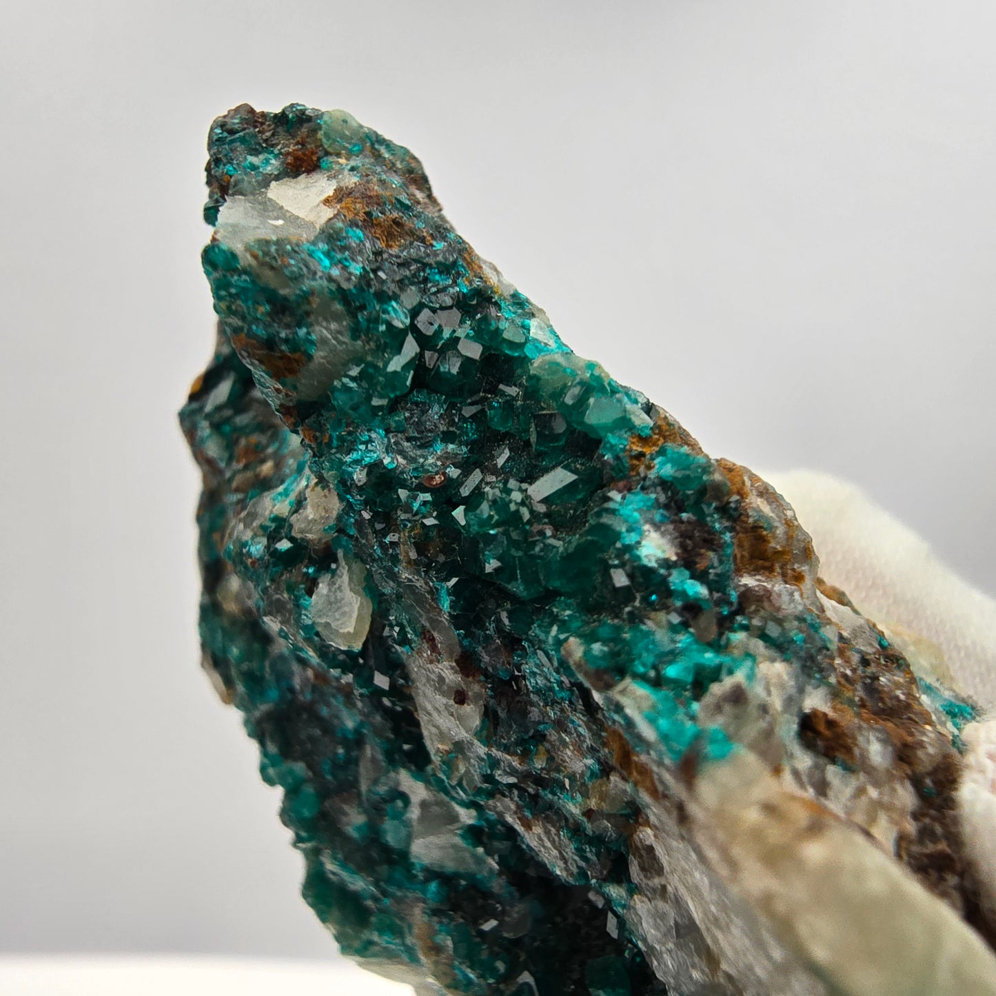 Seltene Dioptas auf Quarz Stufe Kaokoveld, Namibia 62*39*26mm Mineraliensammlung
