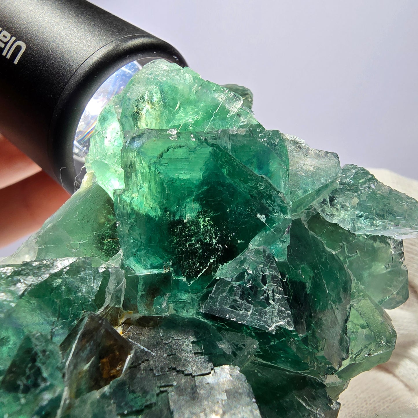 Grand cube de fluorite fantôme vert étagé Okorusu Namibie 80 x 65 x 35 mm