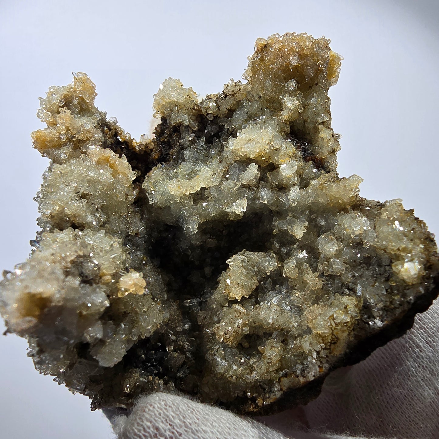 Quartz fumé, calcite UV sur matrice Valentine Pocket Goboboseb Namibie 87*81*58mm