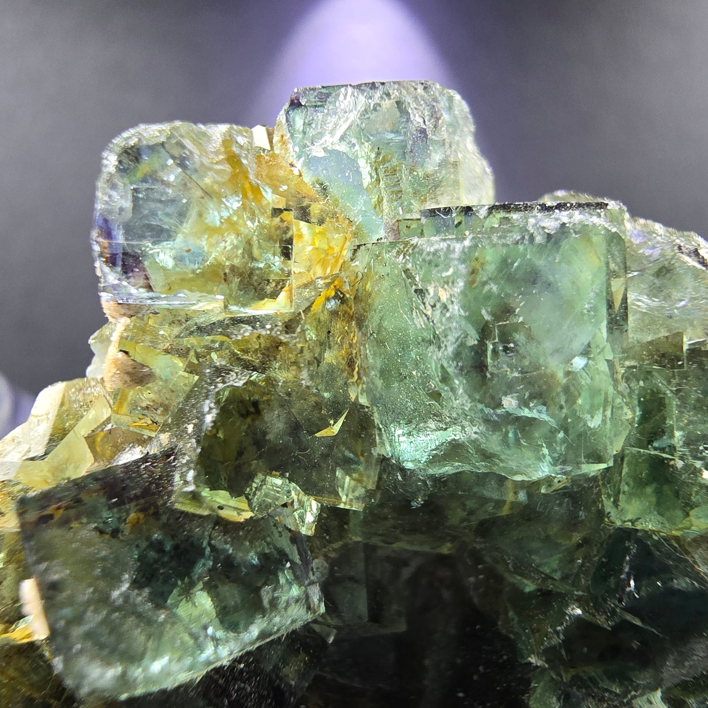 Rare Fluorite XX cube niveau vert avec inclusions 41*37*20mm Okorusu Namibie