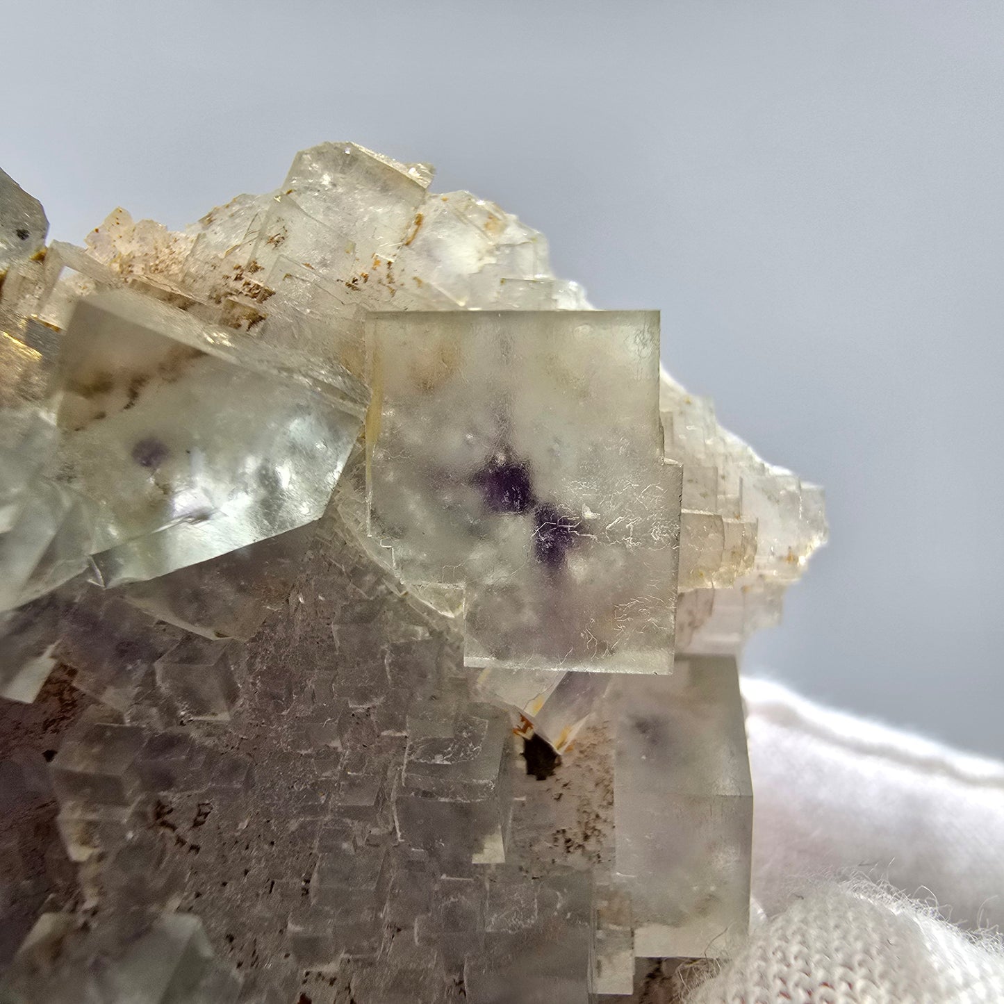 Seltene UV Phantom Fluorit Würfel, Quarz Stufe Brandberg, Namibia 57*52*19mm