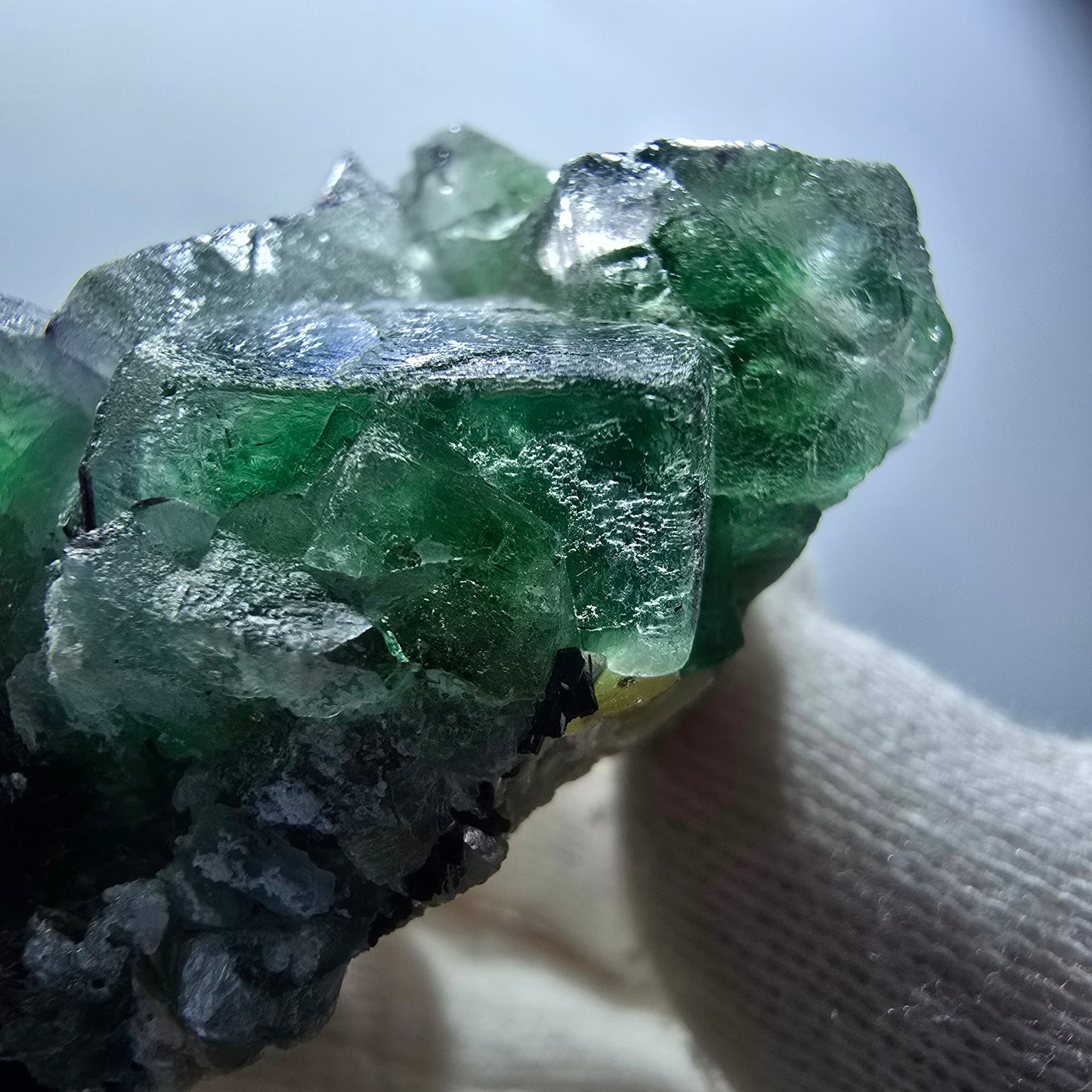 Fluorite fantôme, muscovite, hyalite, tourmaline Schörl, Erongo, Namibie, 49 x 38 x 30 mm