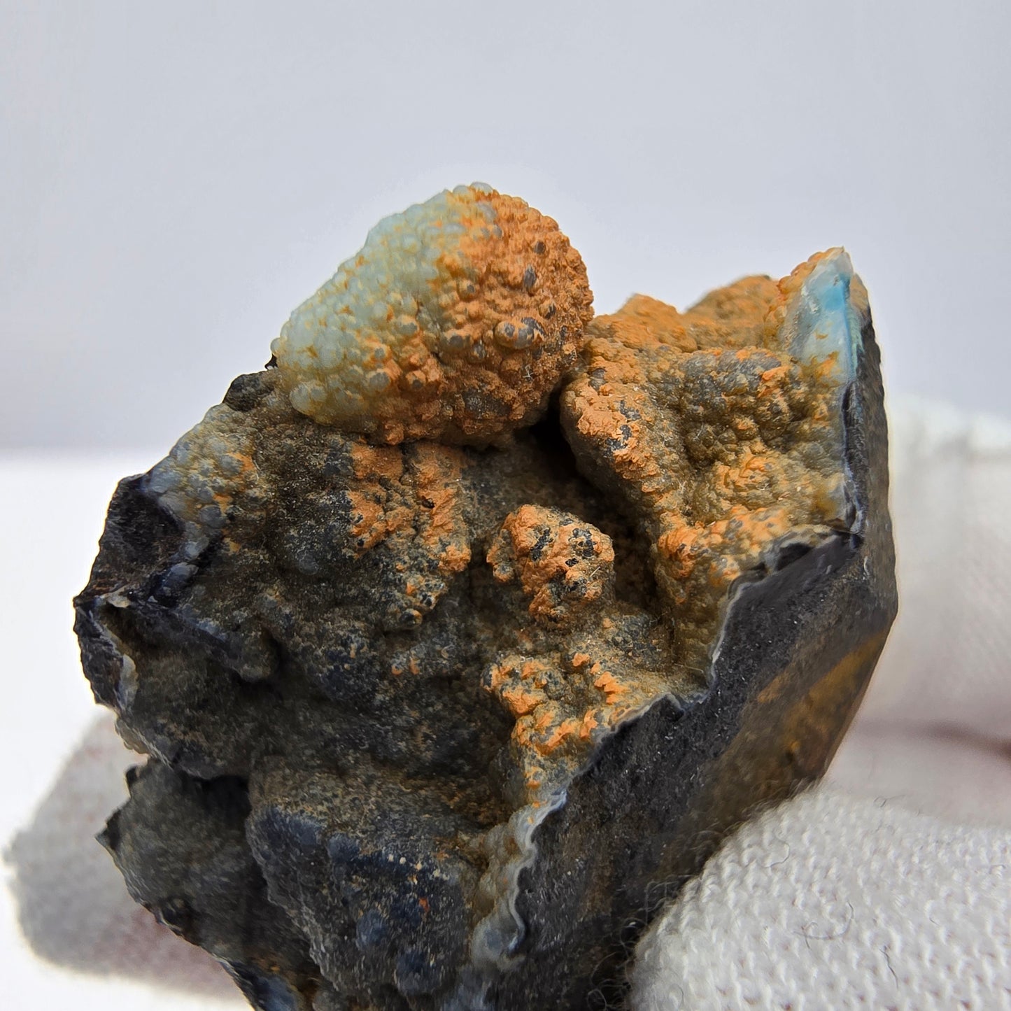 Seltene Shattuckit Stufe mit Kugel Kristallen blau Kaokoveld, Namibia 29*22*13mm